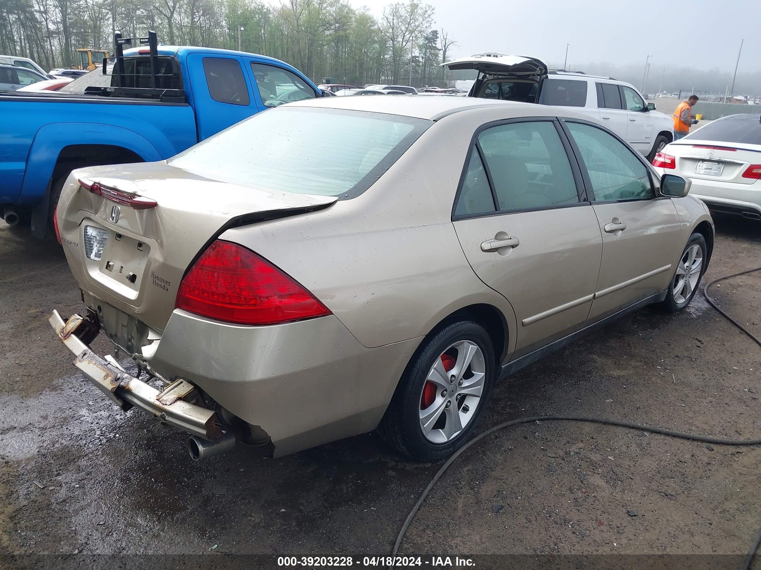 Photo 3 VIN: 1HGCM56166A151024 - HONDA ACCORD 