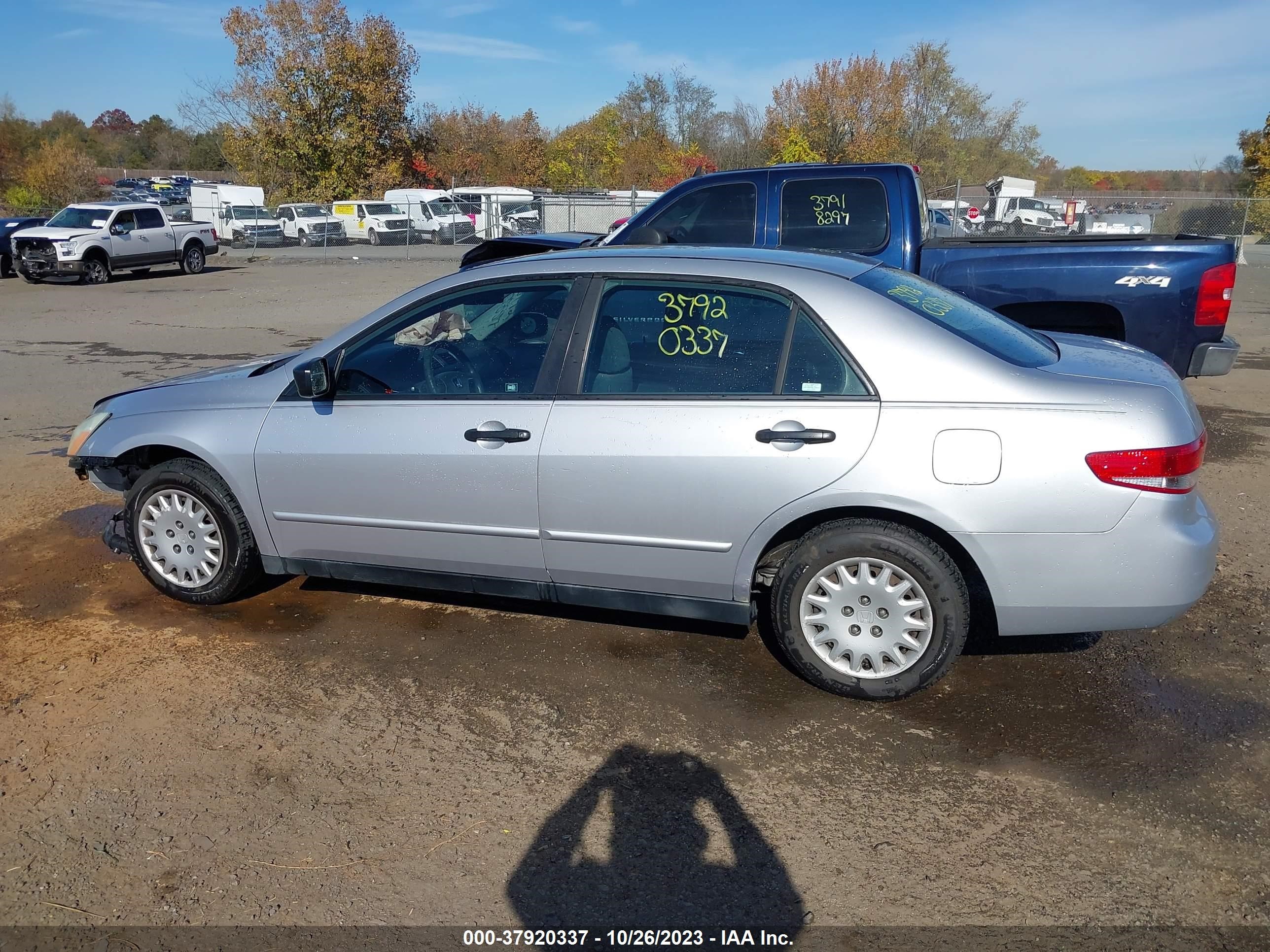 Photo 13 VIN: 1HGCM56183A098161 - HONDA ACCORD 