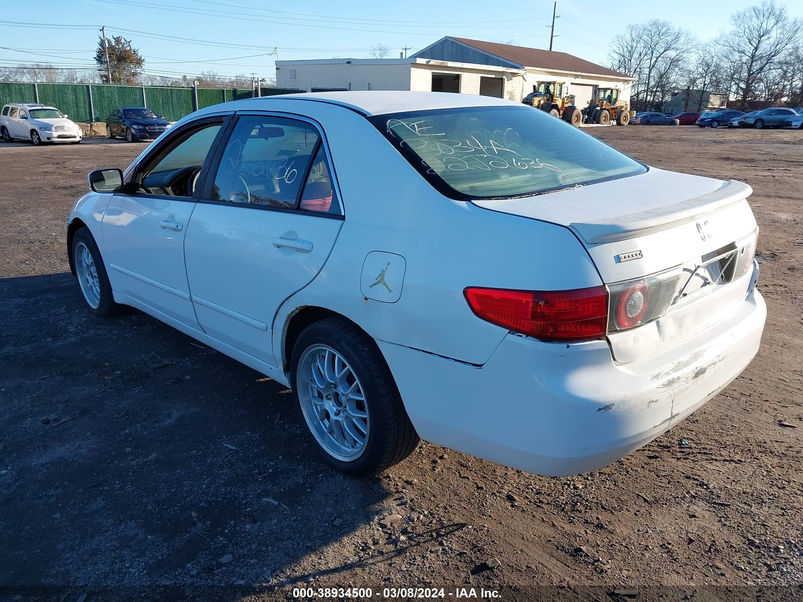 Photo 2 VIN: 1HGCM56185A105211 - HONDA ACCORD 