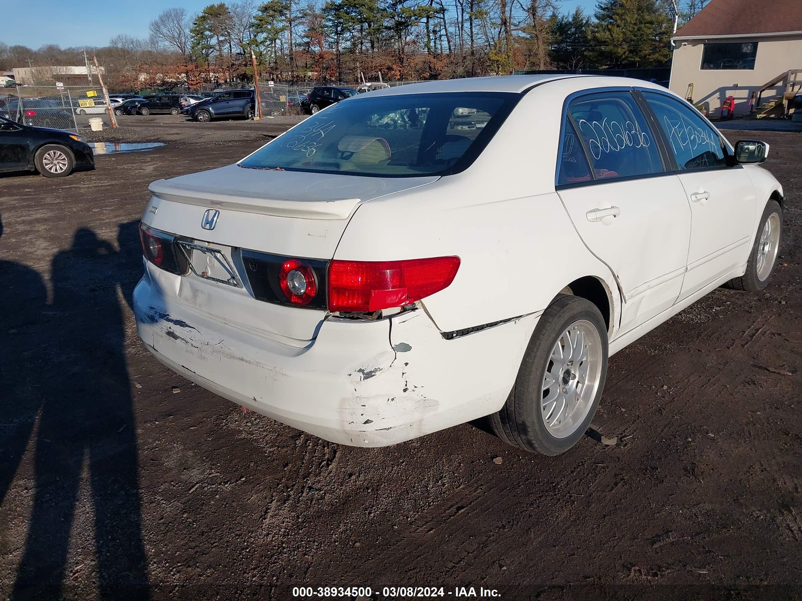 Photo 3 VIN: 1HGCM56185A105211 - HONDA ACCORD 