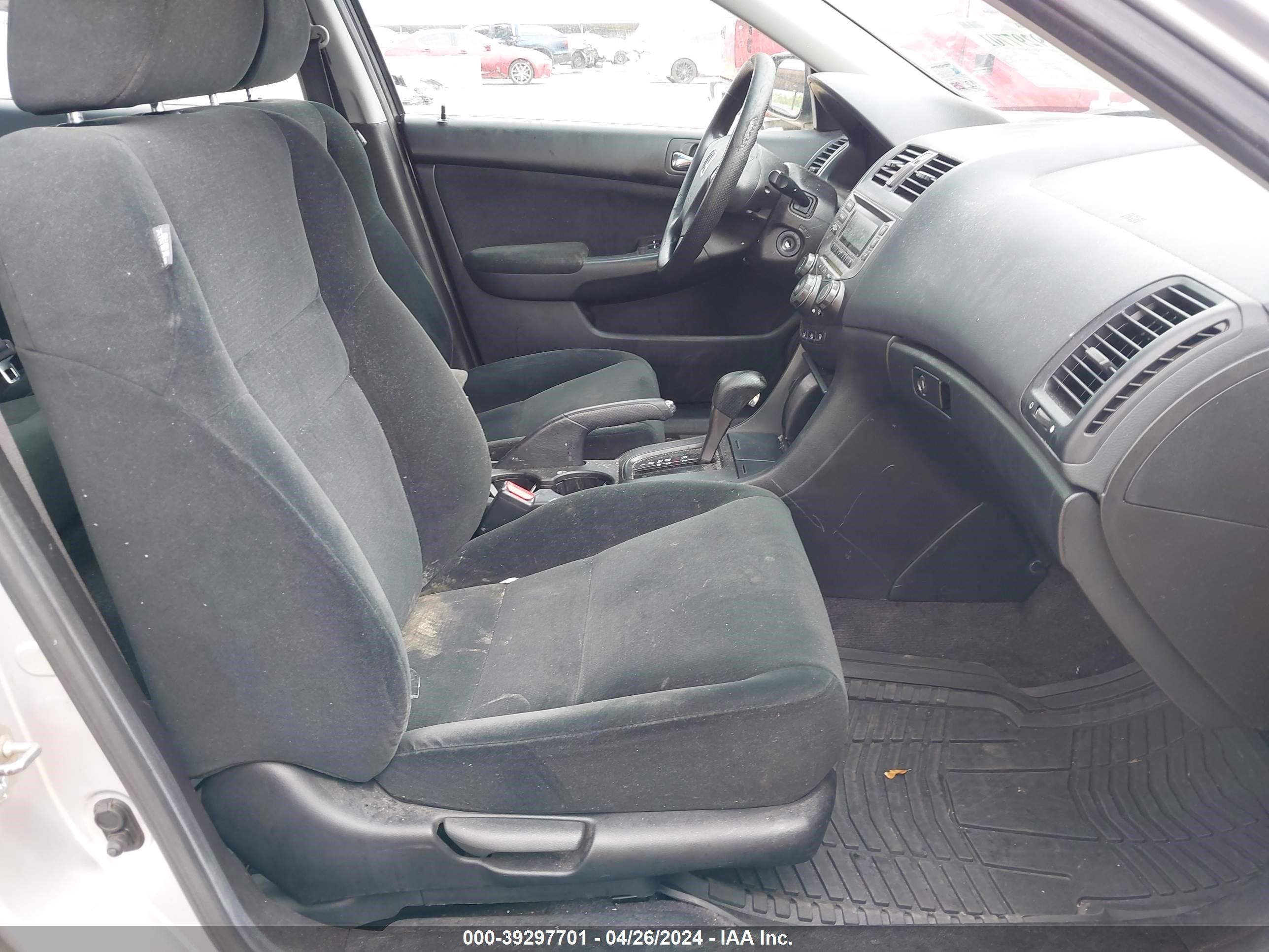 Photo 4 VIN: 1HGCM56196A059924 - HONDA ACCORD 