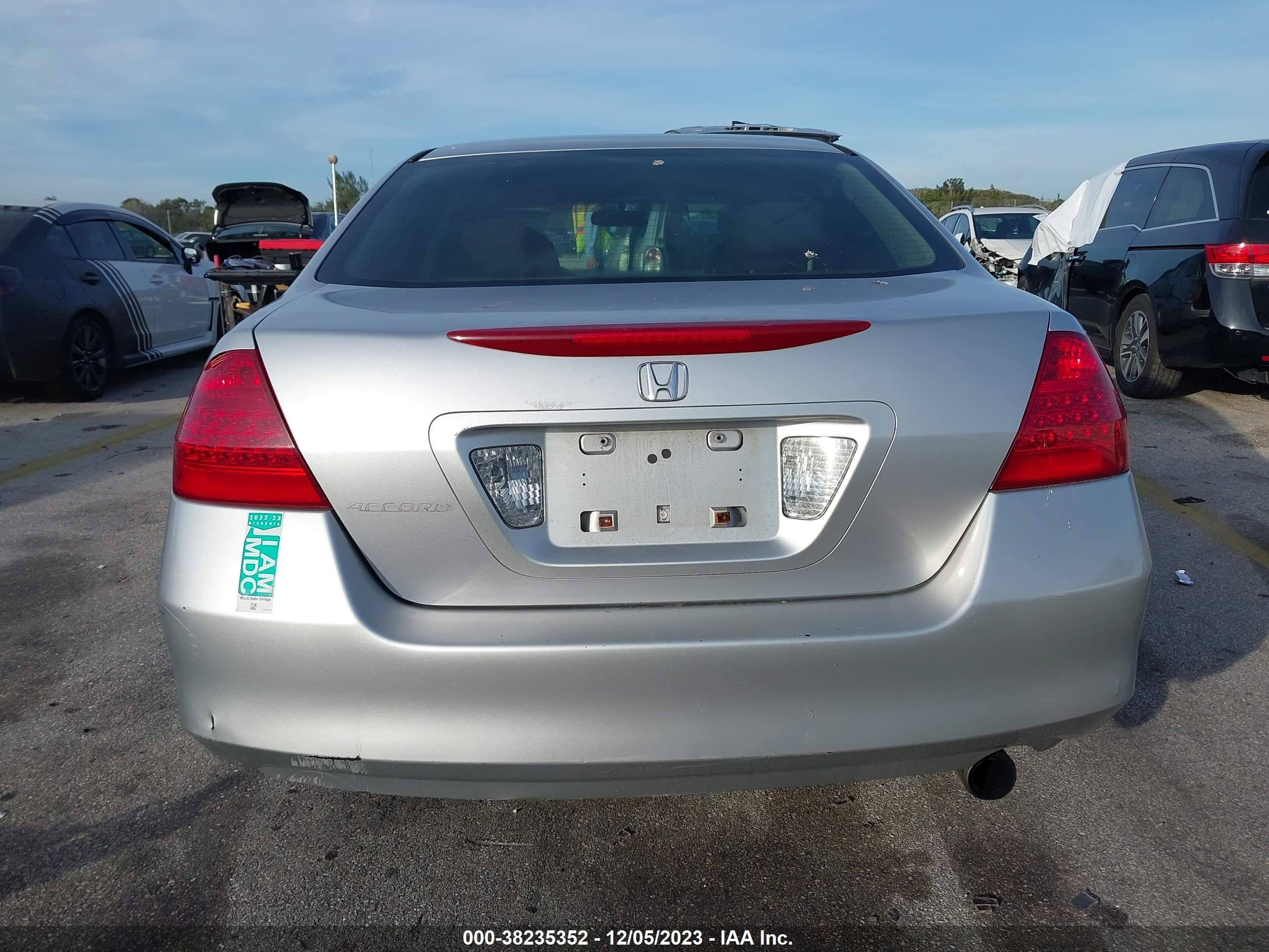 Photo 16 VIN: 1HGCM56197A030635 - HONDA ACCORD 