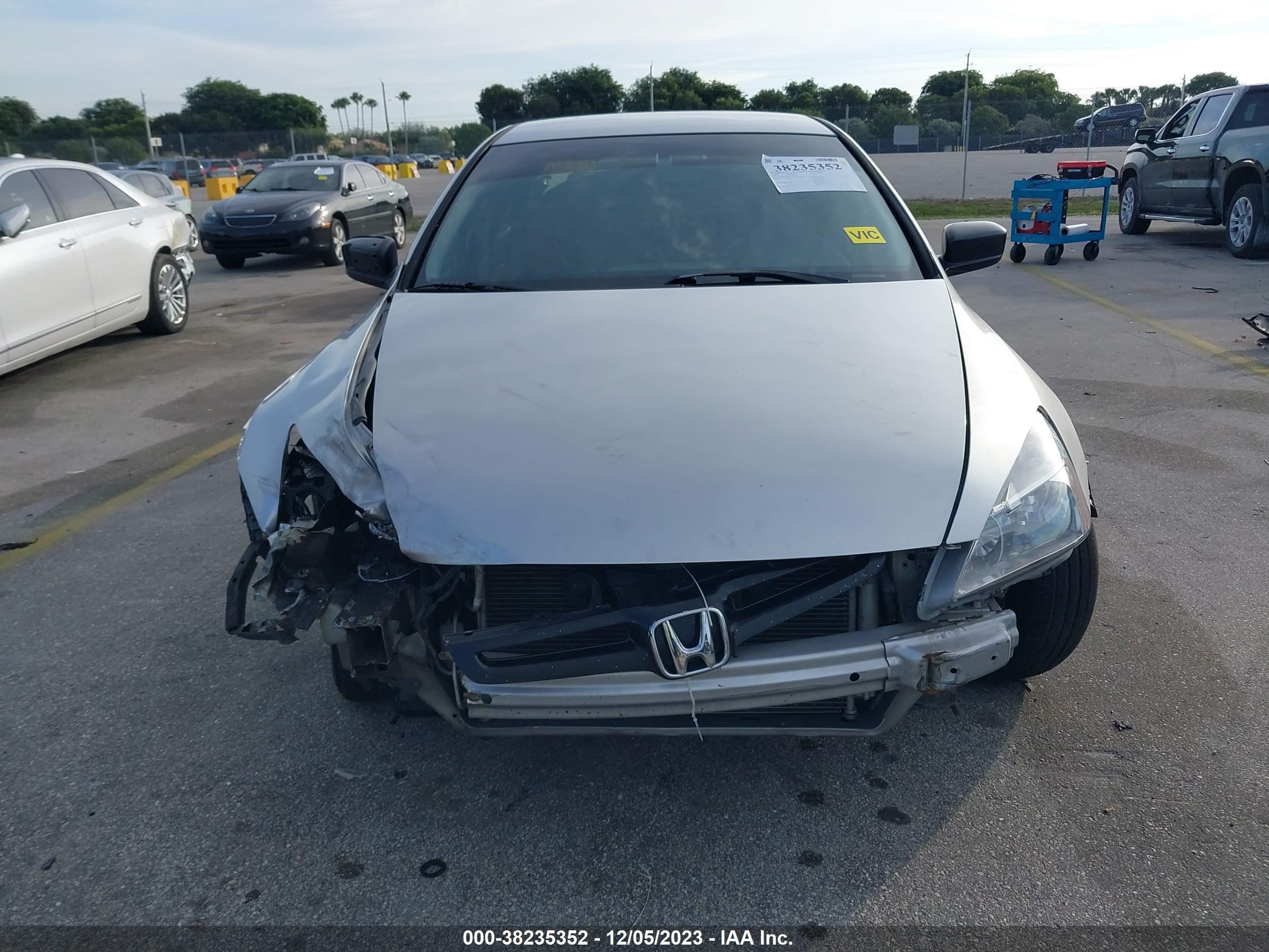 Photo 5 VIN: 1HGCM56197A030635 - HONDA ACCORD 