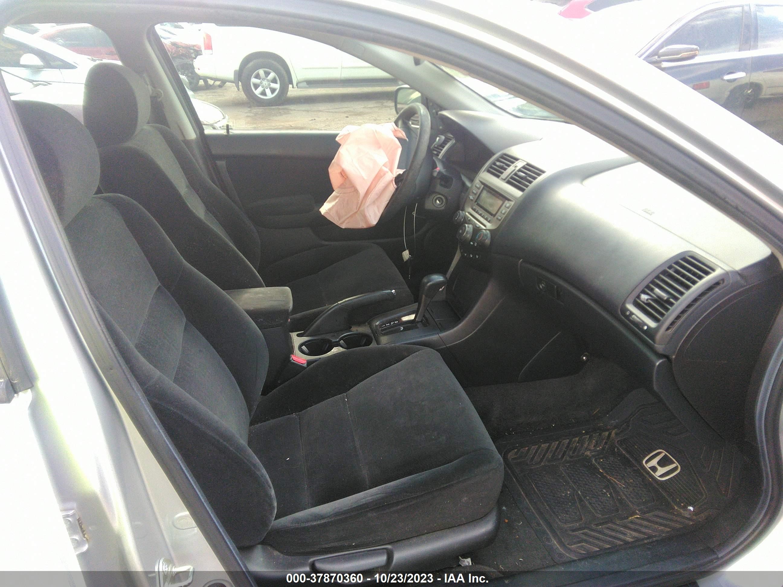 Photo 4 VIN: 1HGCM561X6A167405 - HONDA ACCORD 