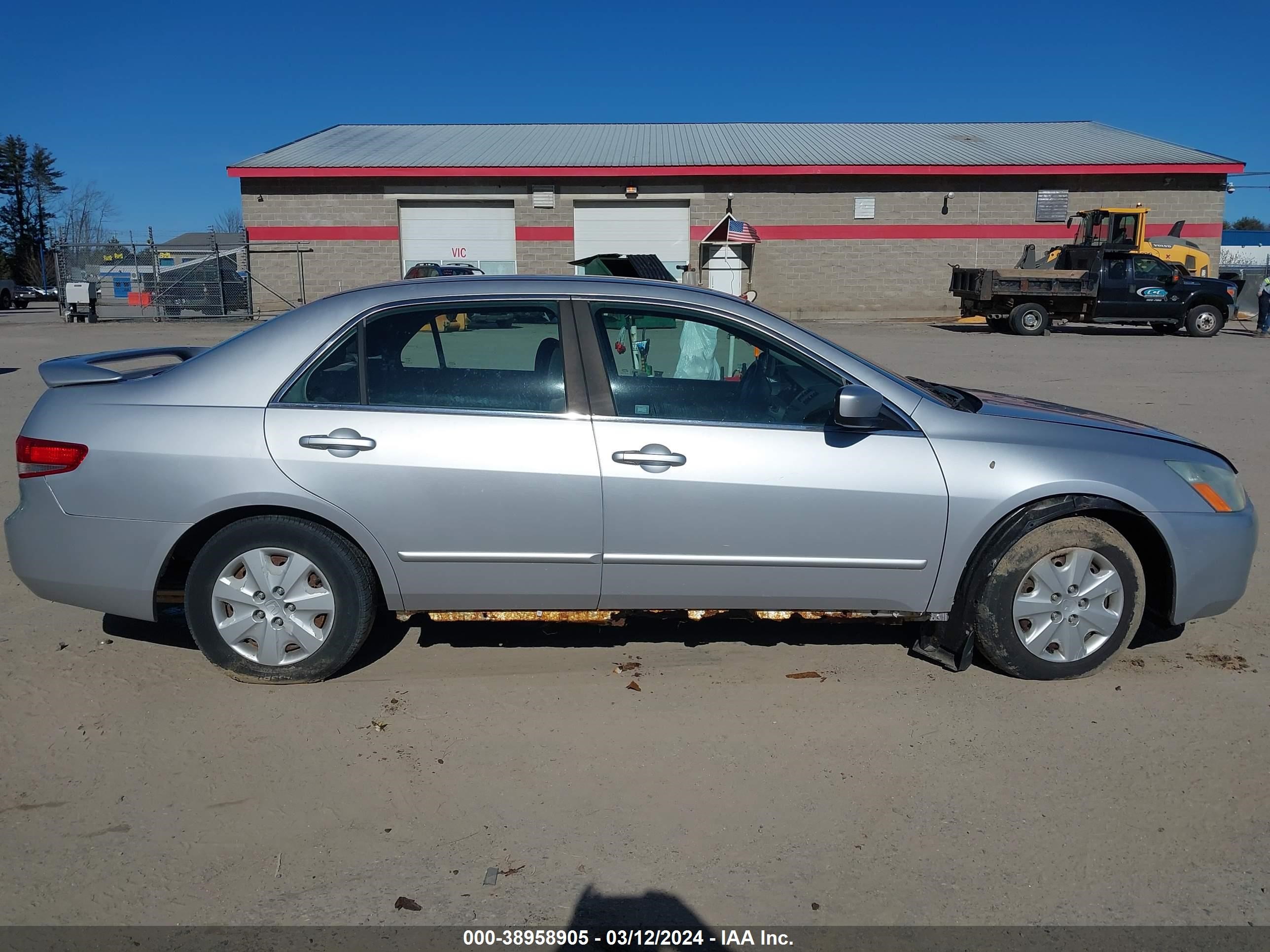 Photo 11 VIN: 1HGCM56304A034070 - HONDA ACCORD 