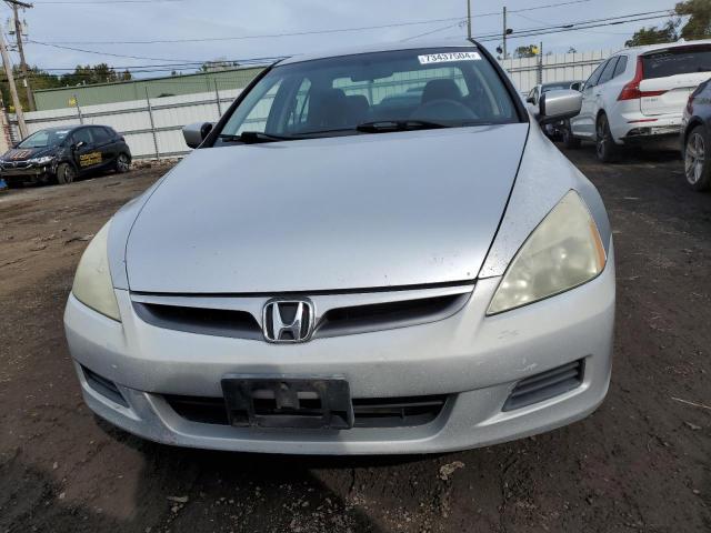 Photo 4 VIN: 1HGCM56306A119395 - HONDA ACCORD SE 