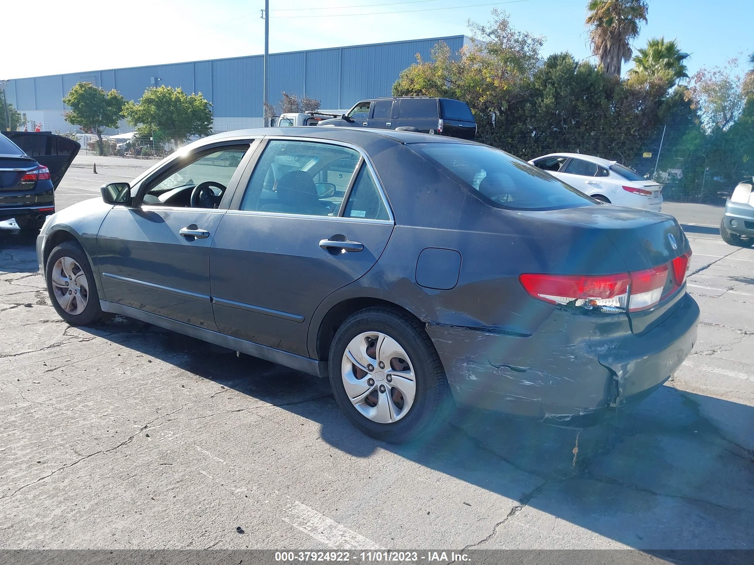 Photo 2 VIN: 1HGCM56314A177206 - HONDA ACCORD 