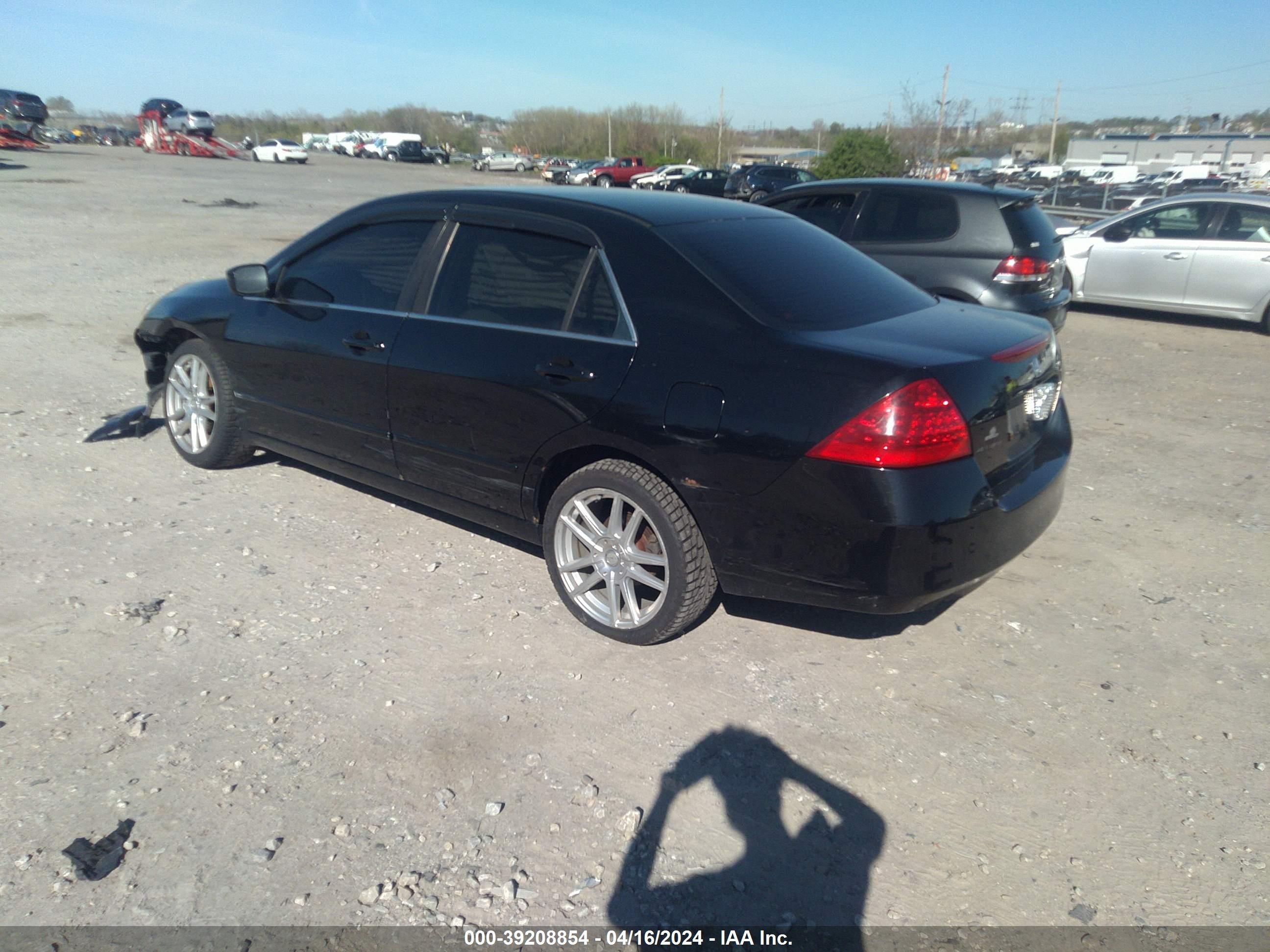 Photo 2 VIN: 1HGCM56317A067597 - HONDA ACCORD 