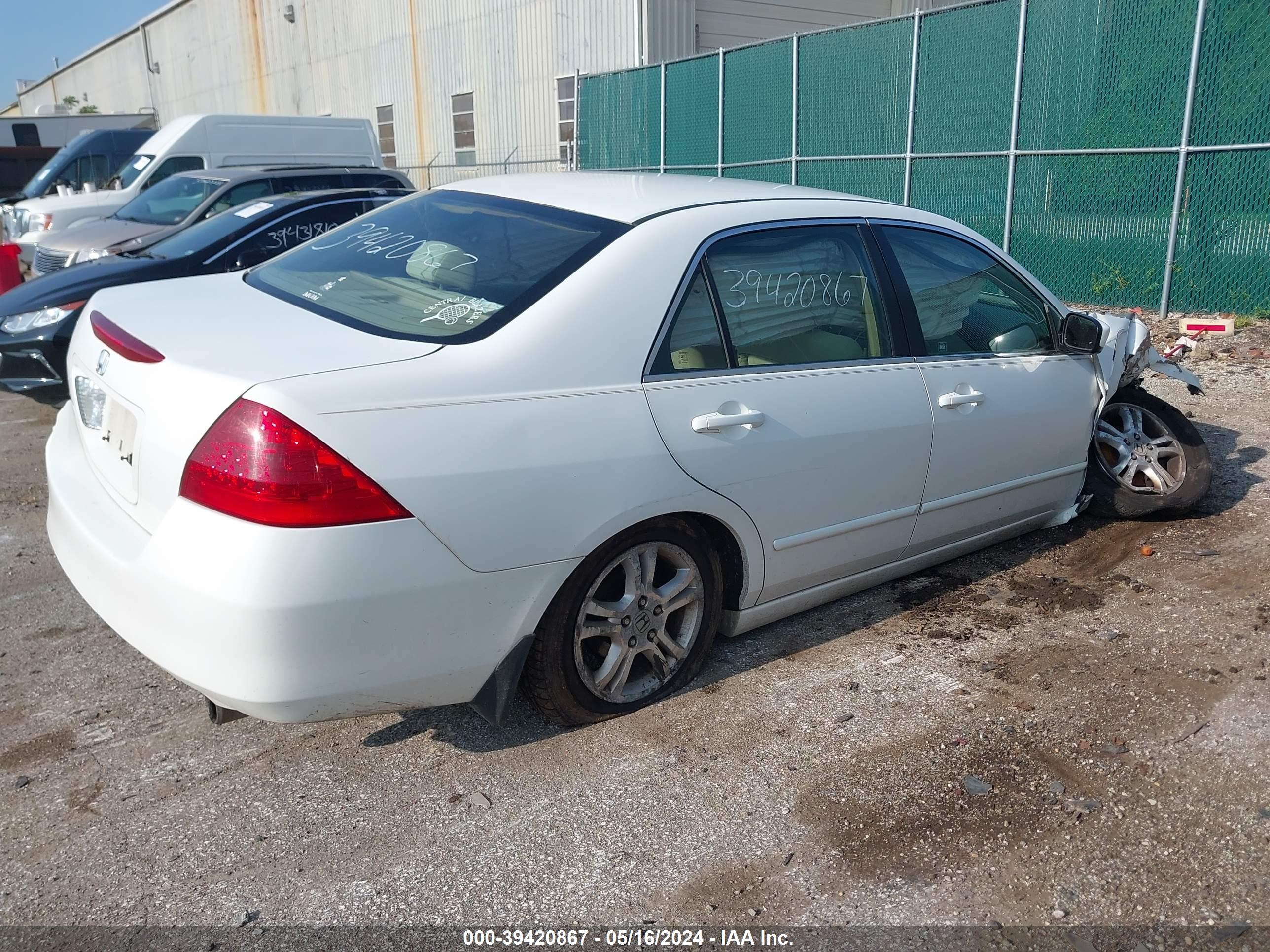 Photo 3 VIN: 1HGCM56317A223895 - HONDA ACCORD 