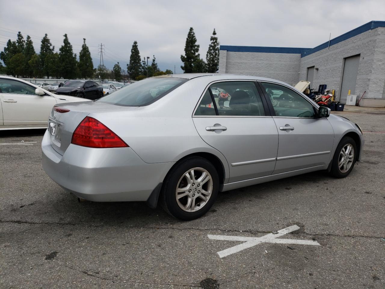 Photo 2 VIN: 1HGCM56336A153220 - HONDA ACCORD 