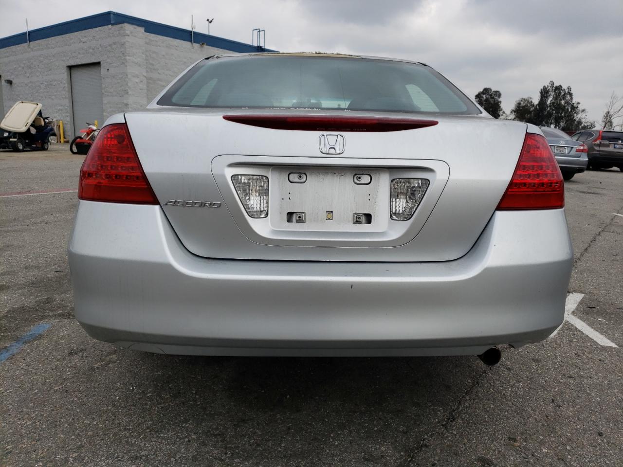 Photo 5 VIN: 1HGCM56336A153220 - HONDA ACCORD 