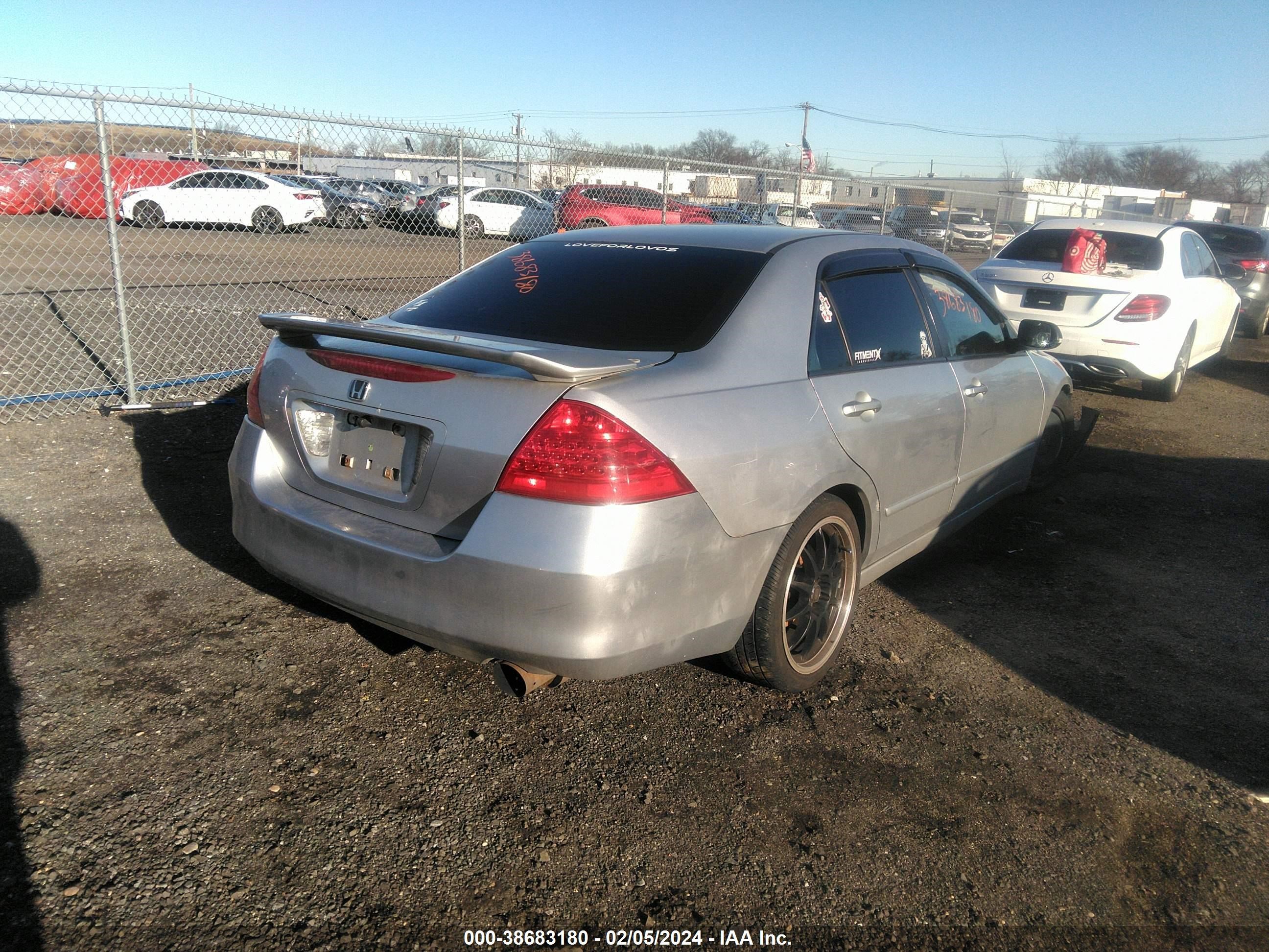 Photo 3 VIN: 1HGCM56336A156523 - HONDA ACCORD 