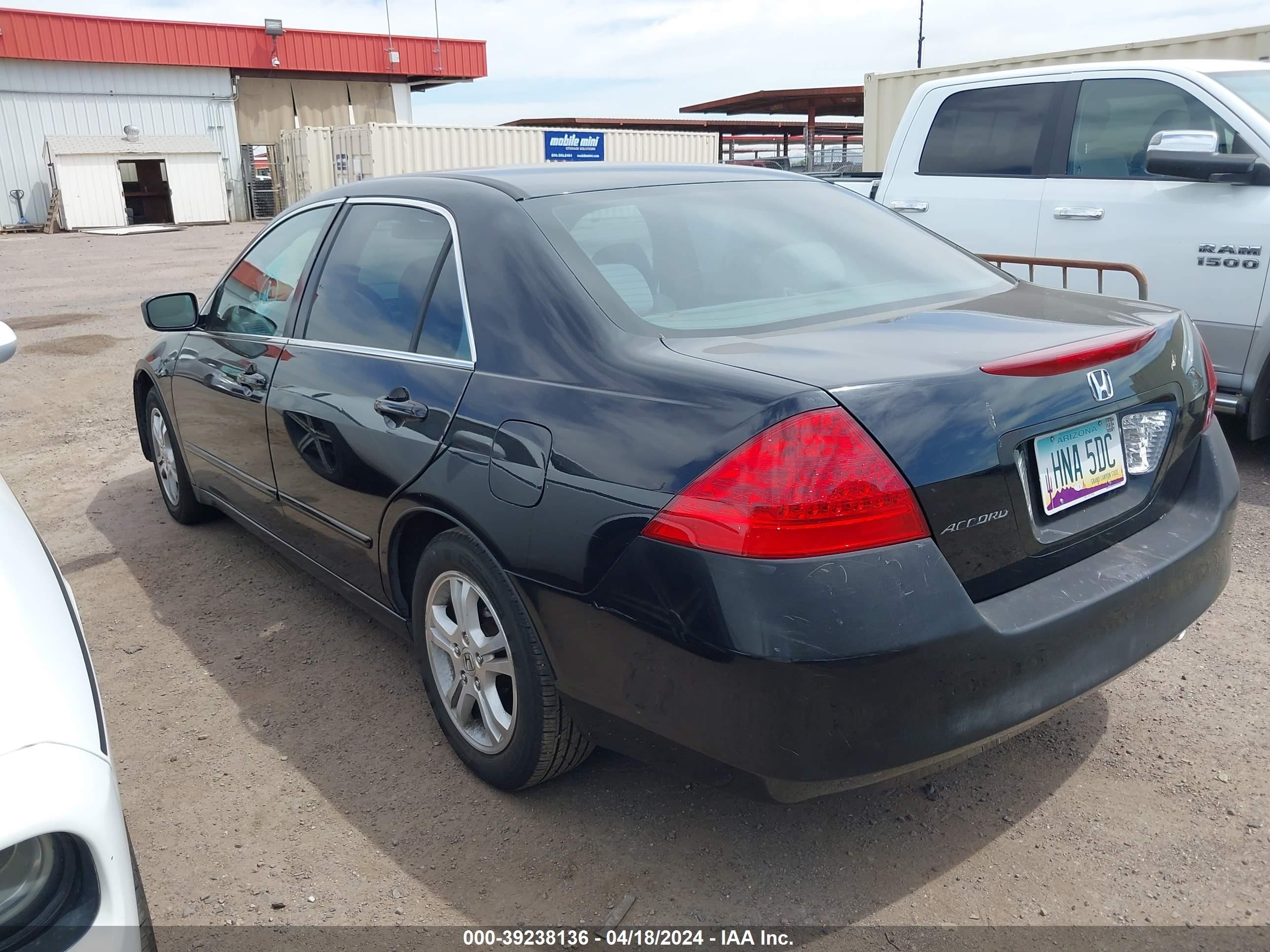 Photo 2 VIN: 1HGCM56346A073800 - HONDA ACCORD 