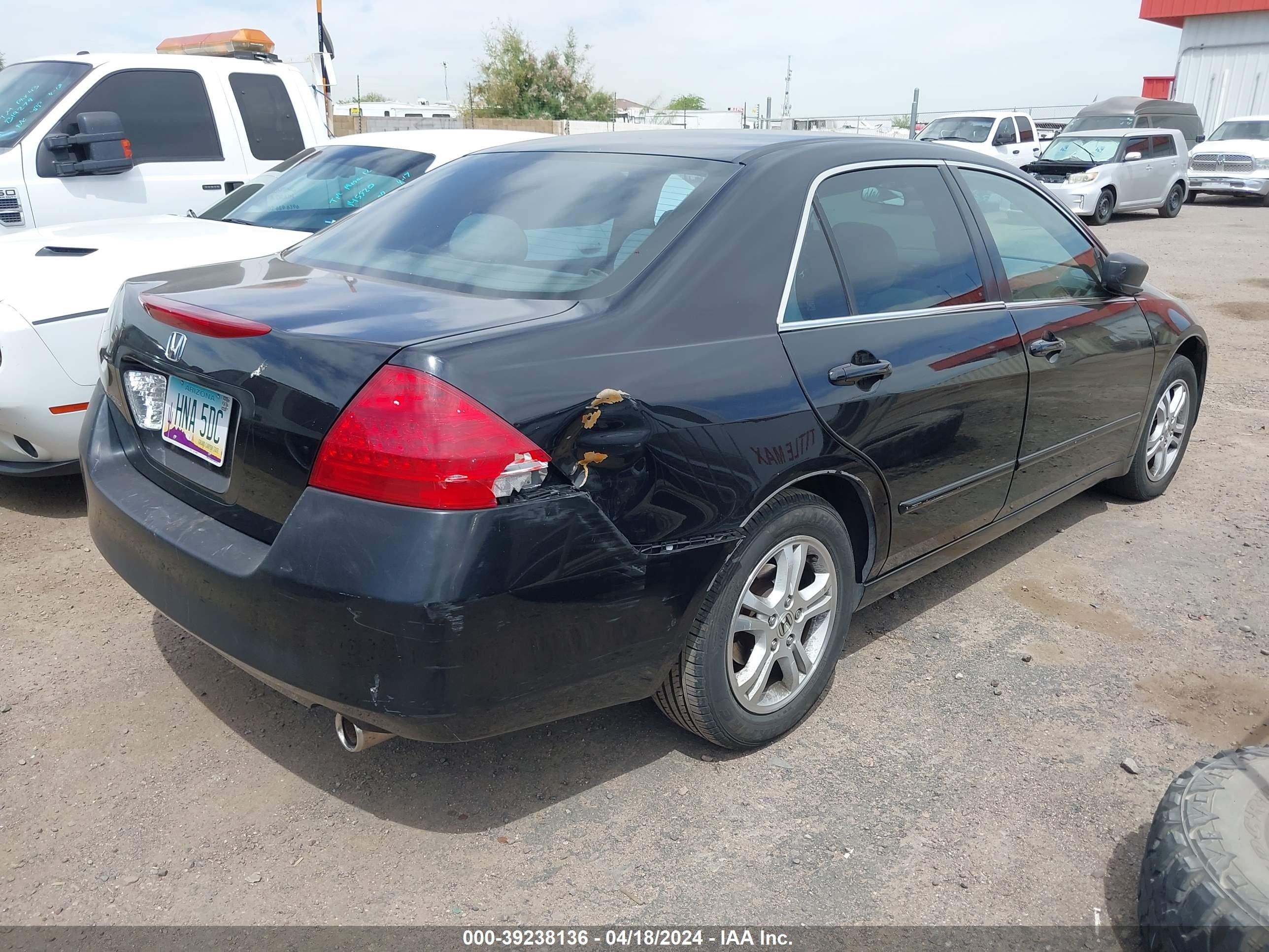 Photo 3 VIN: 1HGCM56346A073800 - HONDA ACCORD 