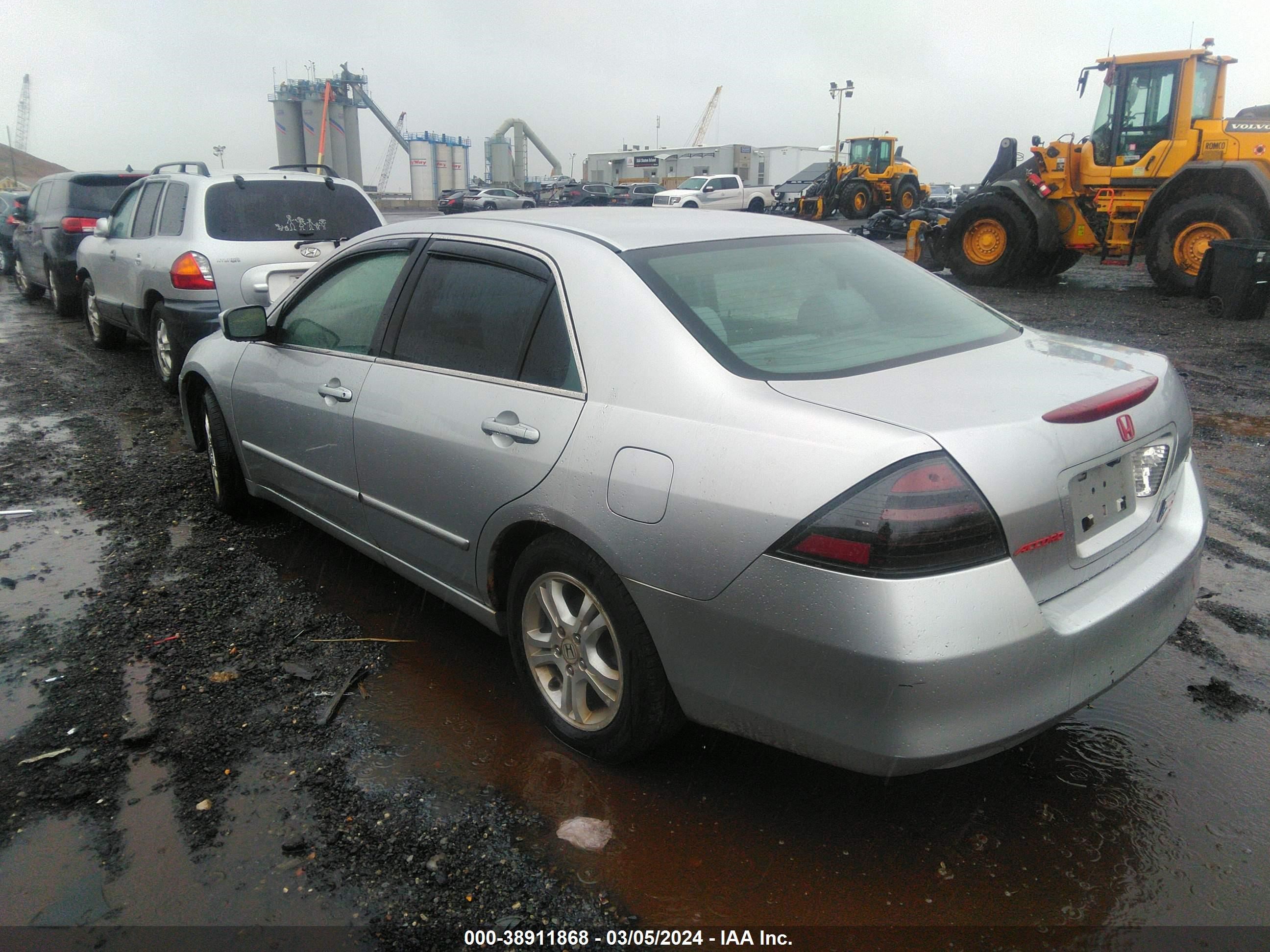 Photo 2 VIN: 1HGCM56347A026767 - HONDA ACCORD 