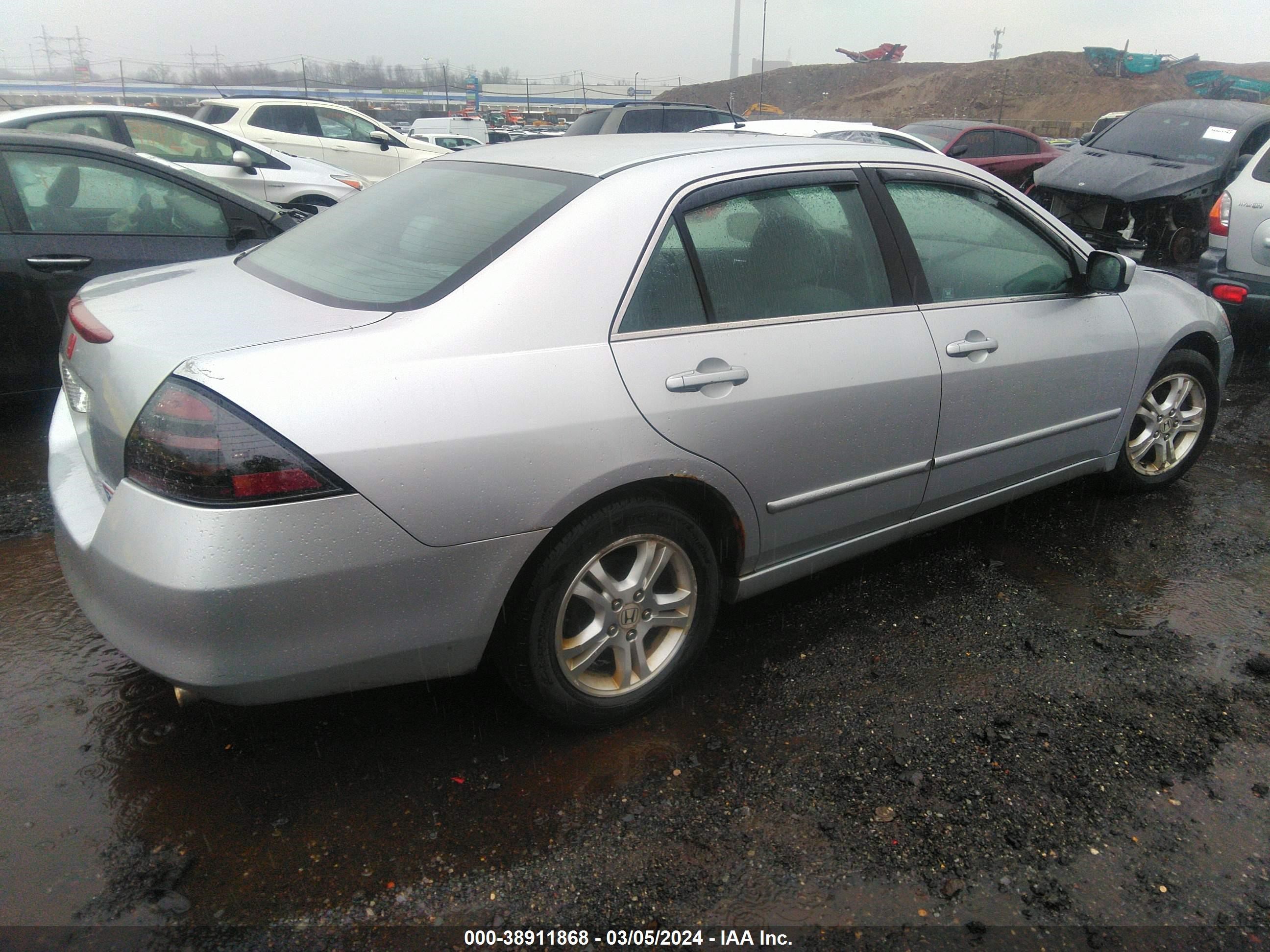 Photo 3 VIN: 1HGCM56347A026767 - HONDA ACCORD 