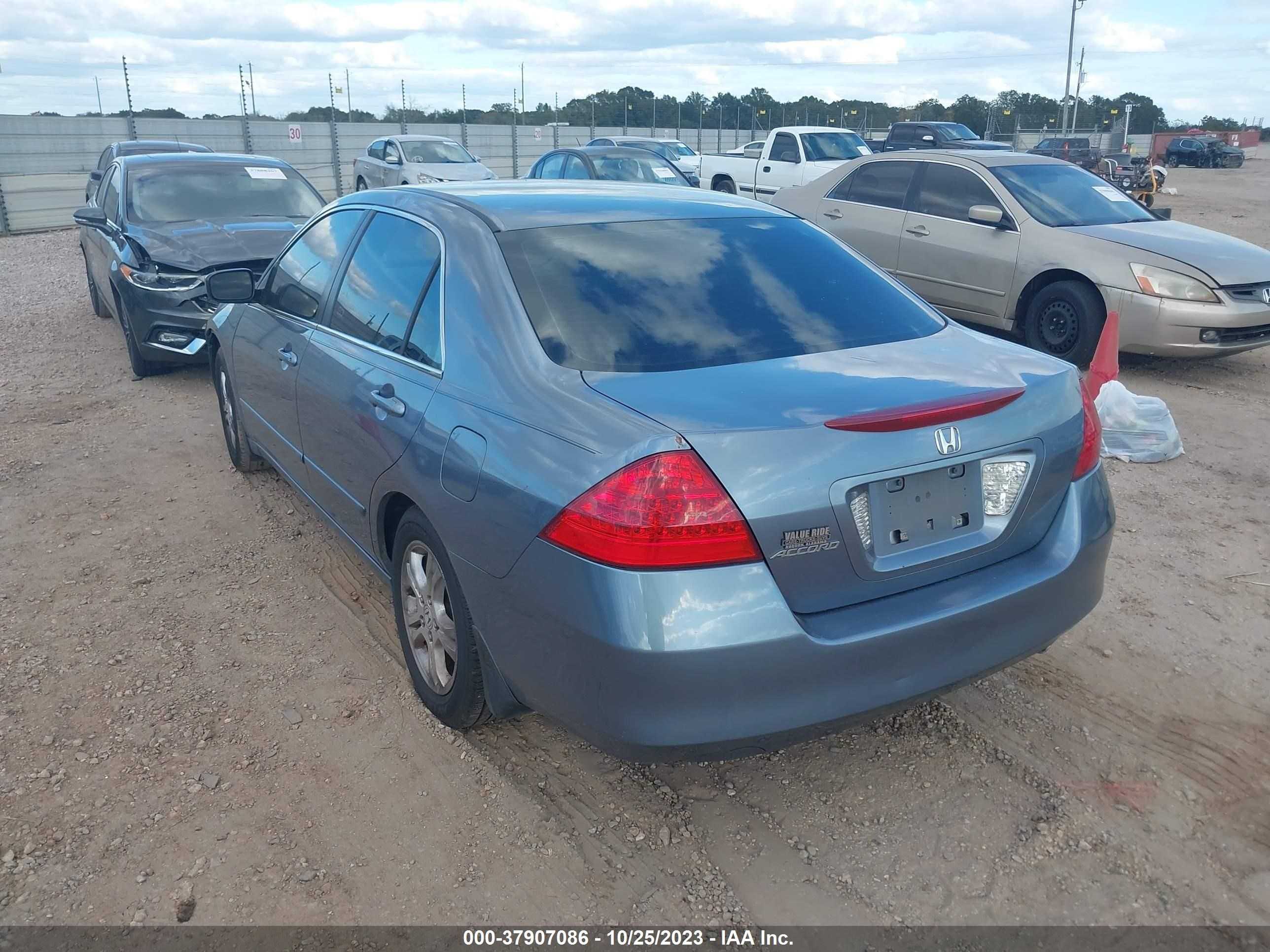 Photo 2 VIN: 1HGCM56347A053192 - HONDA ACCORD 