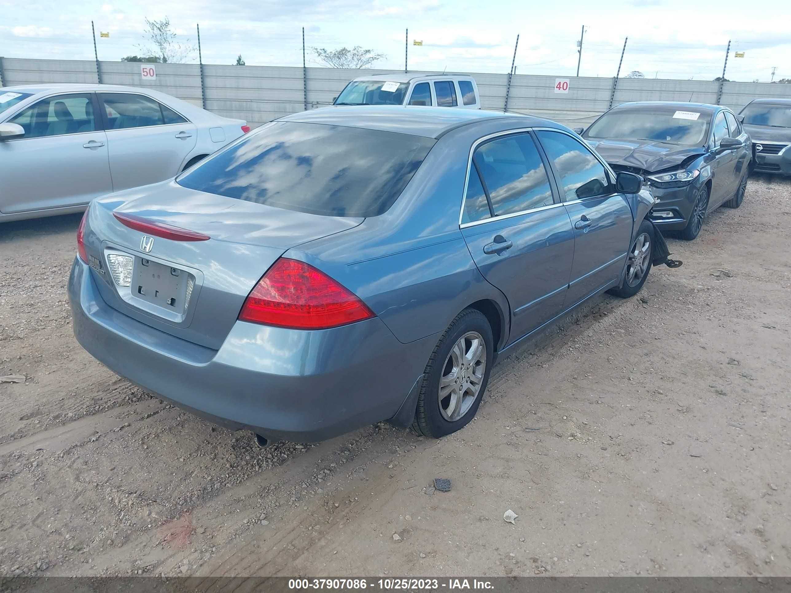 Photo 3 VIN: 1HGCM56347A053192 - HONDA ACCORD 