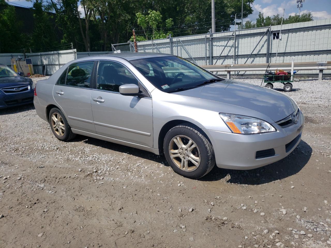 Photo 3 VIN: 1HGCM56347A071241 - HONDA ACCORD 