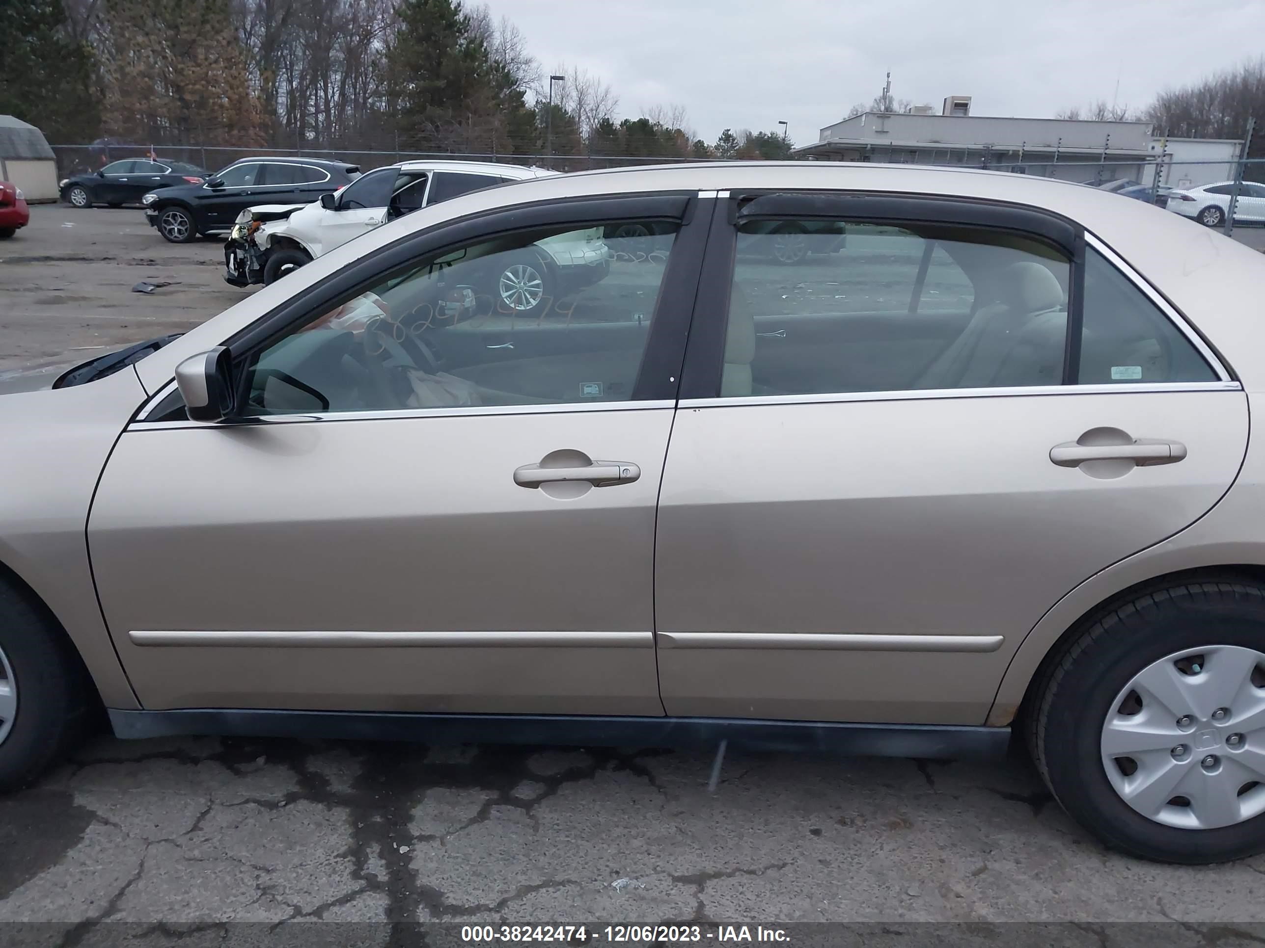 Photo 13 VIN: 1HGCM56353A014766 - HONDA ACCORD 