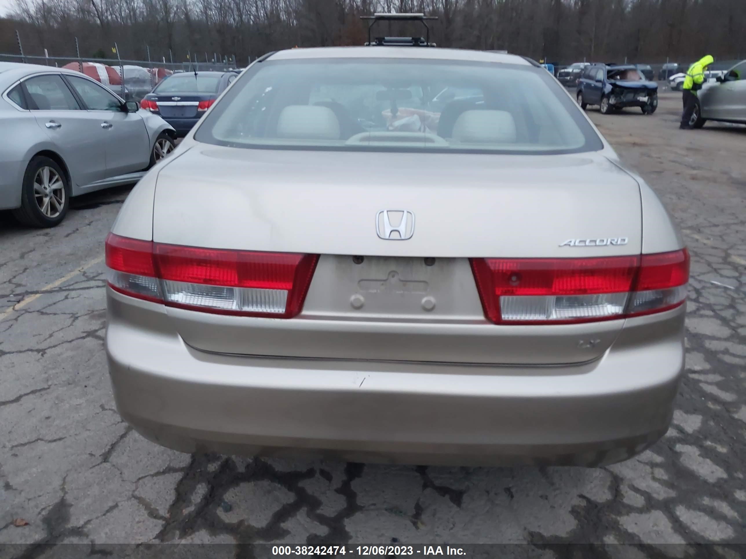 Photo 15 VIN: 1HGCM56353A014766 - HONDA ACCORD 