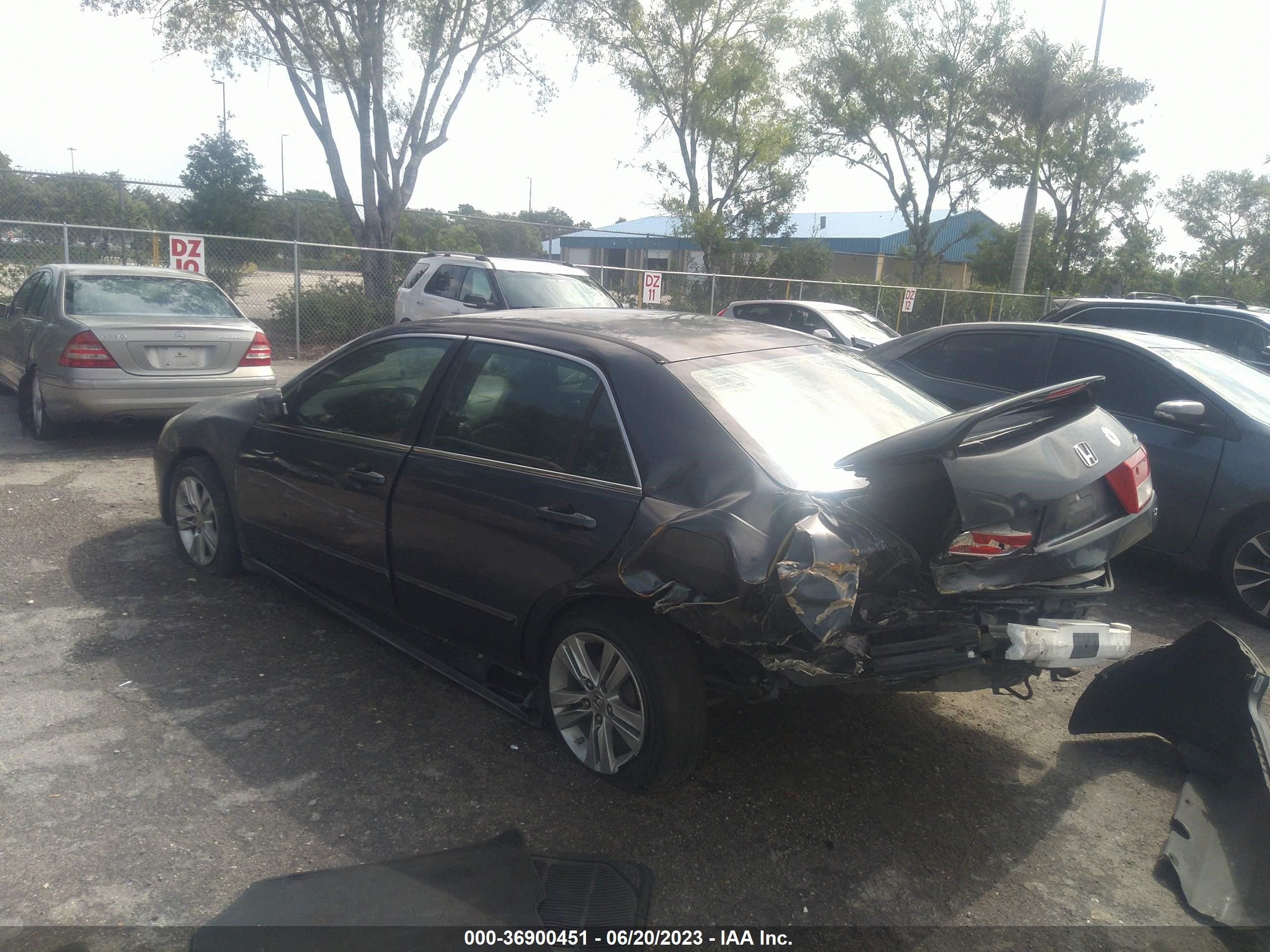 Photo 2 VIN: 1HGCM56353A142053 - HONDA ACCORD 