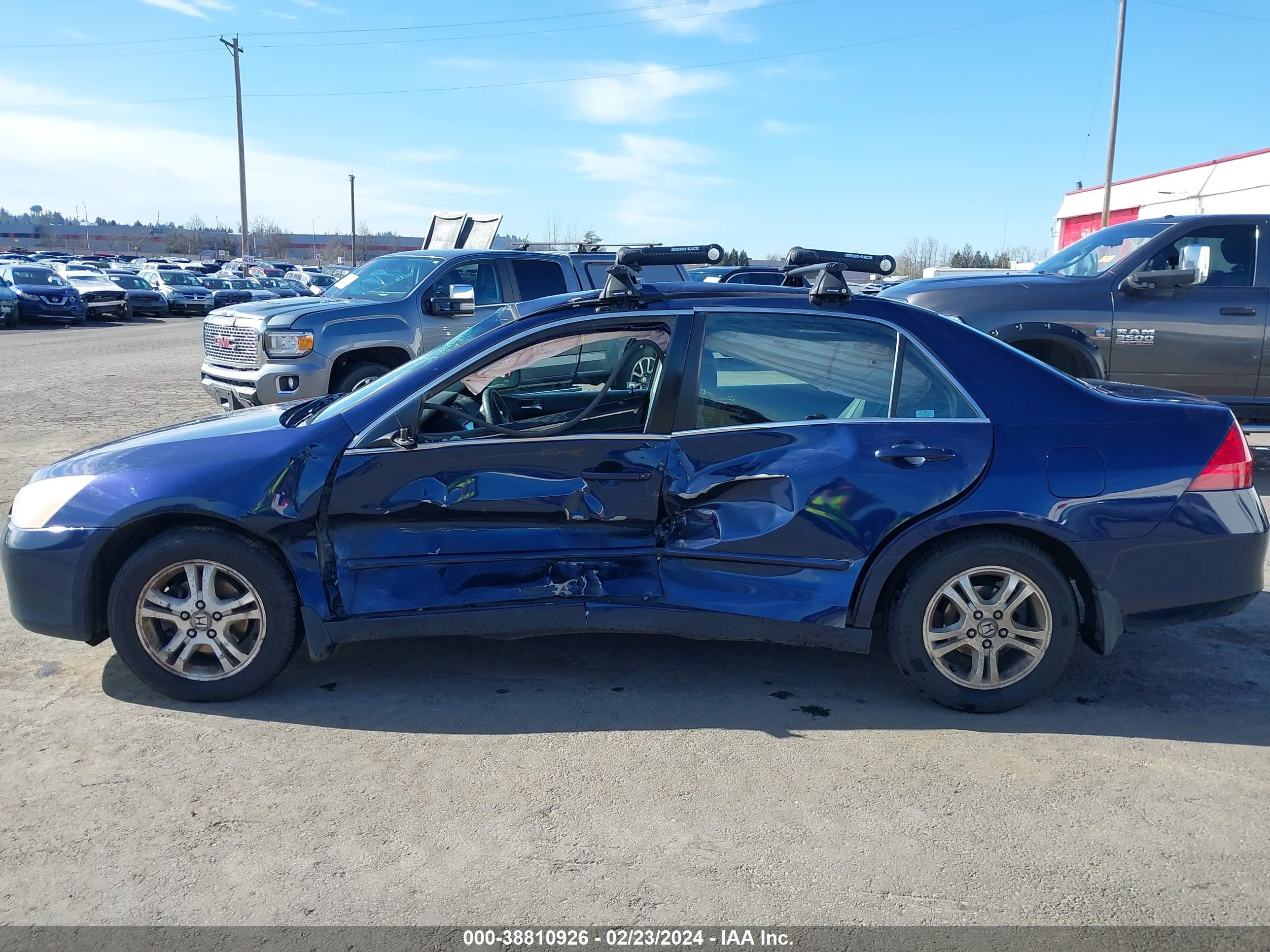 Photo 13 VIN: 1HGCM56356A008566 - HONDA ACCORD 