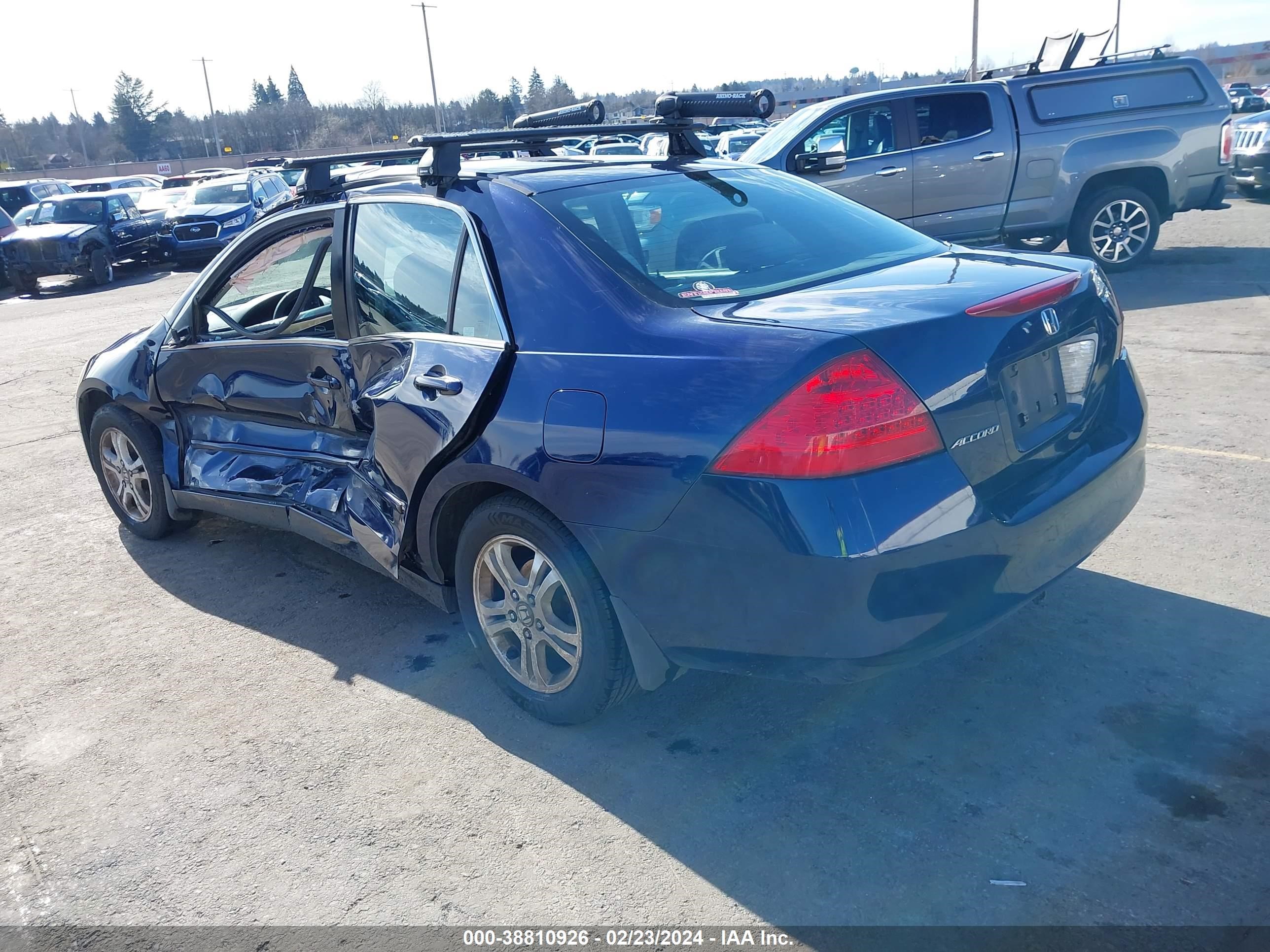 Photo 2 VIN: 1HGCM56356A008566 - HONDA ACCORD 