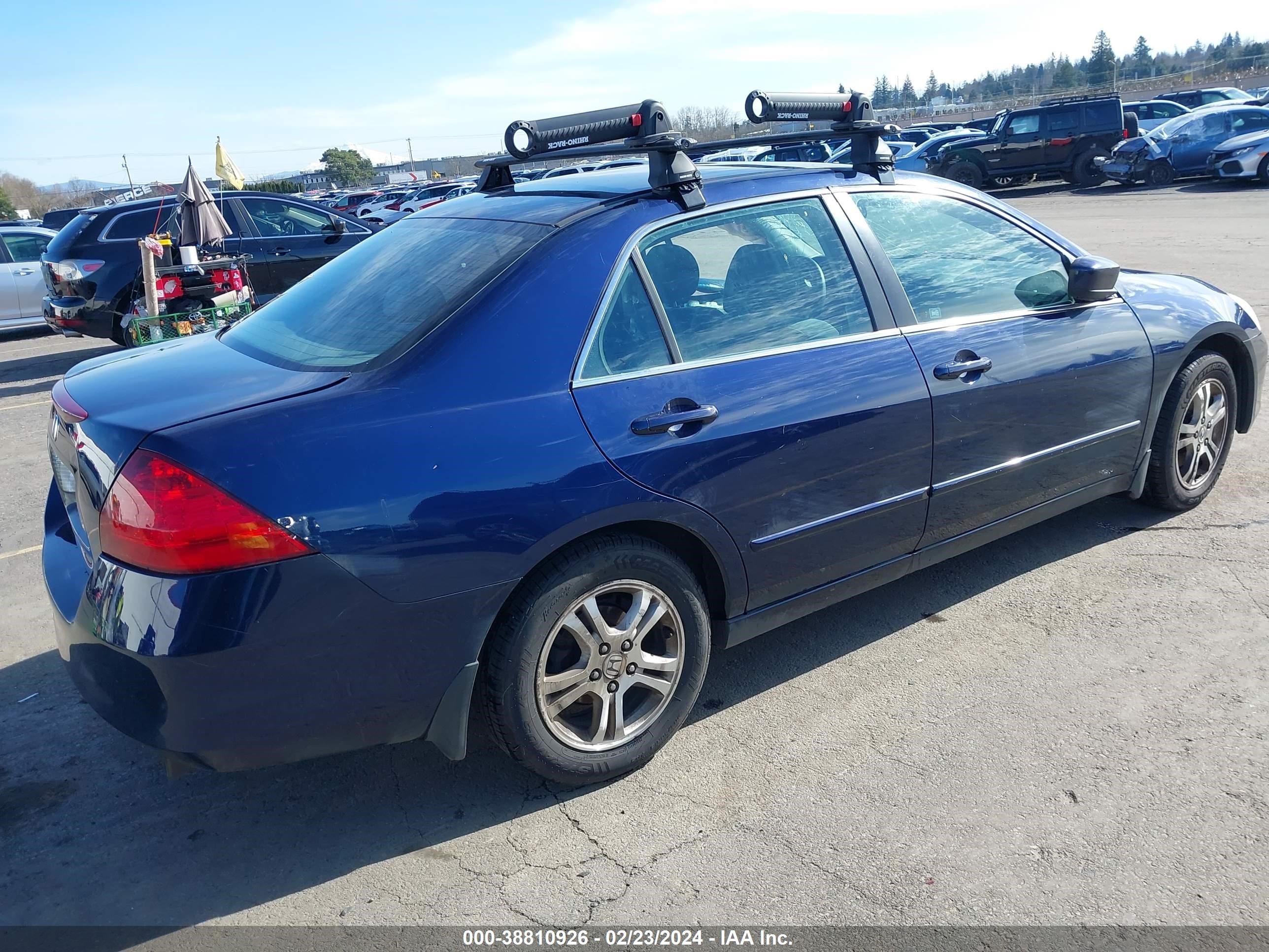 Photo 3 VIN: 1HGCM56356A008566 - HONDA ACCORD 