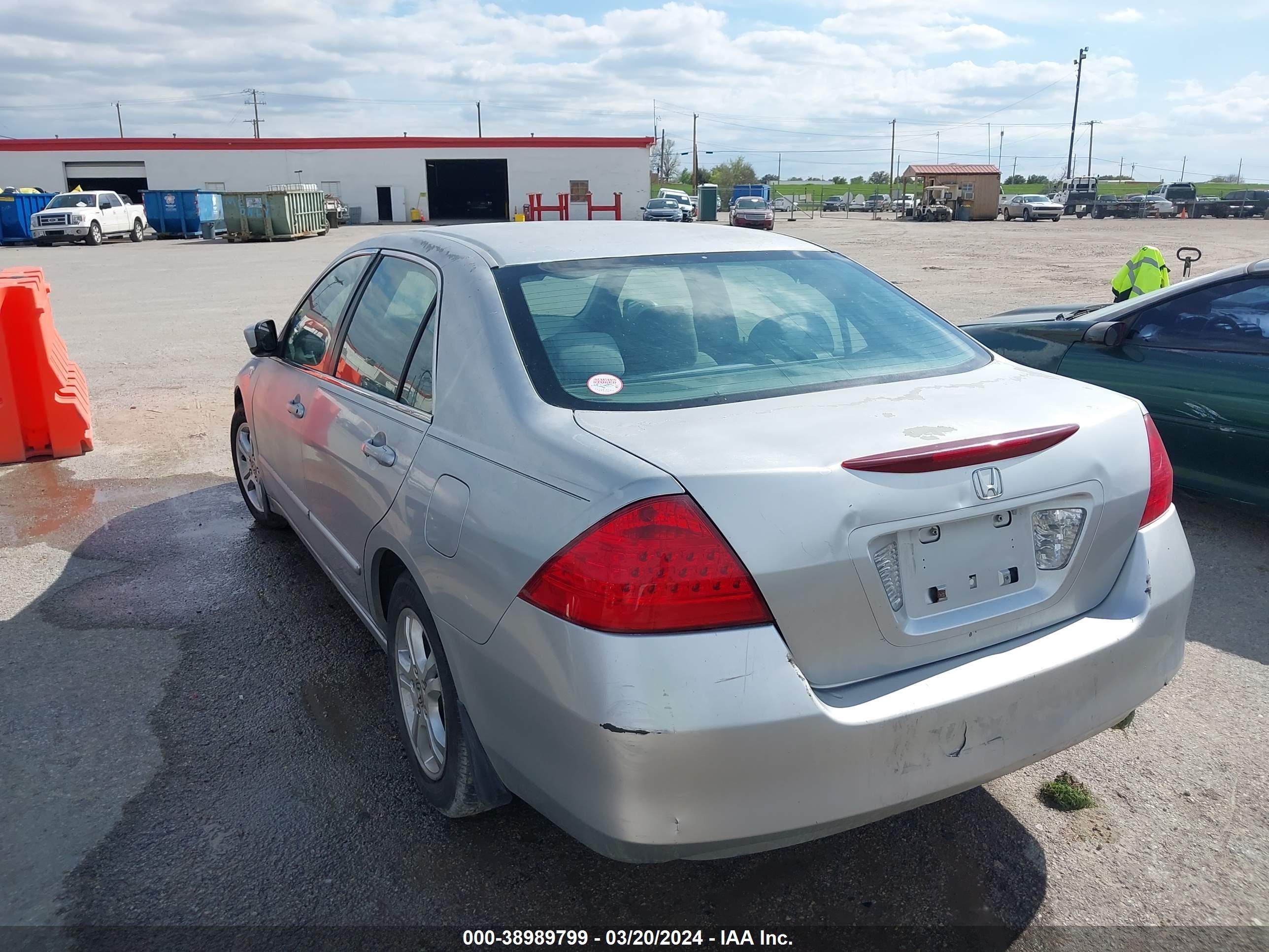 Photo 2 VIN: 1HGCM56356A166339 - HONDA ACCORD 