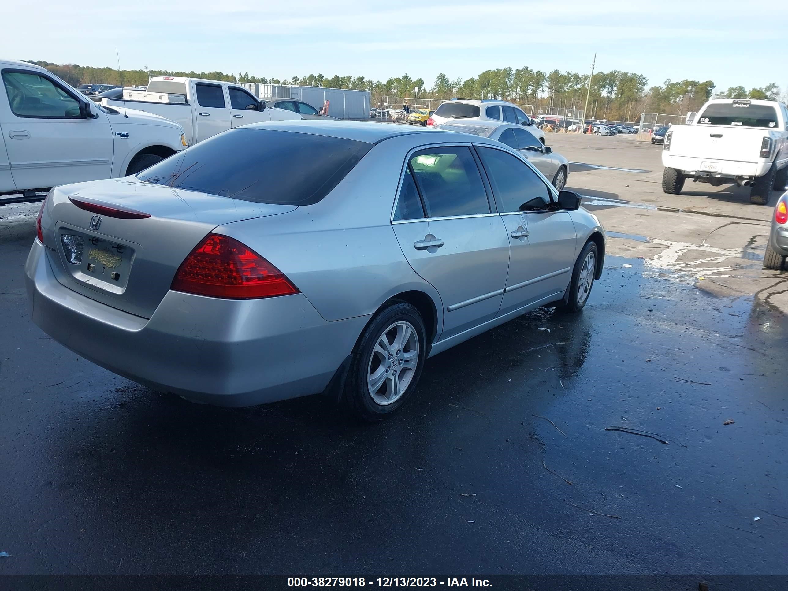 Photo 3 VIN: 1HGCM56357A177682 - HONDA ACCORD 