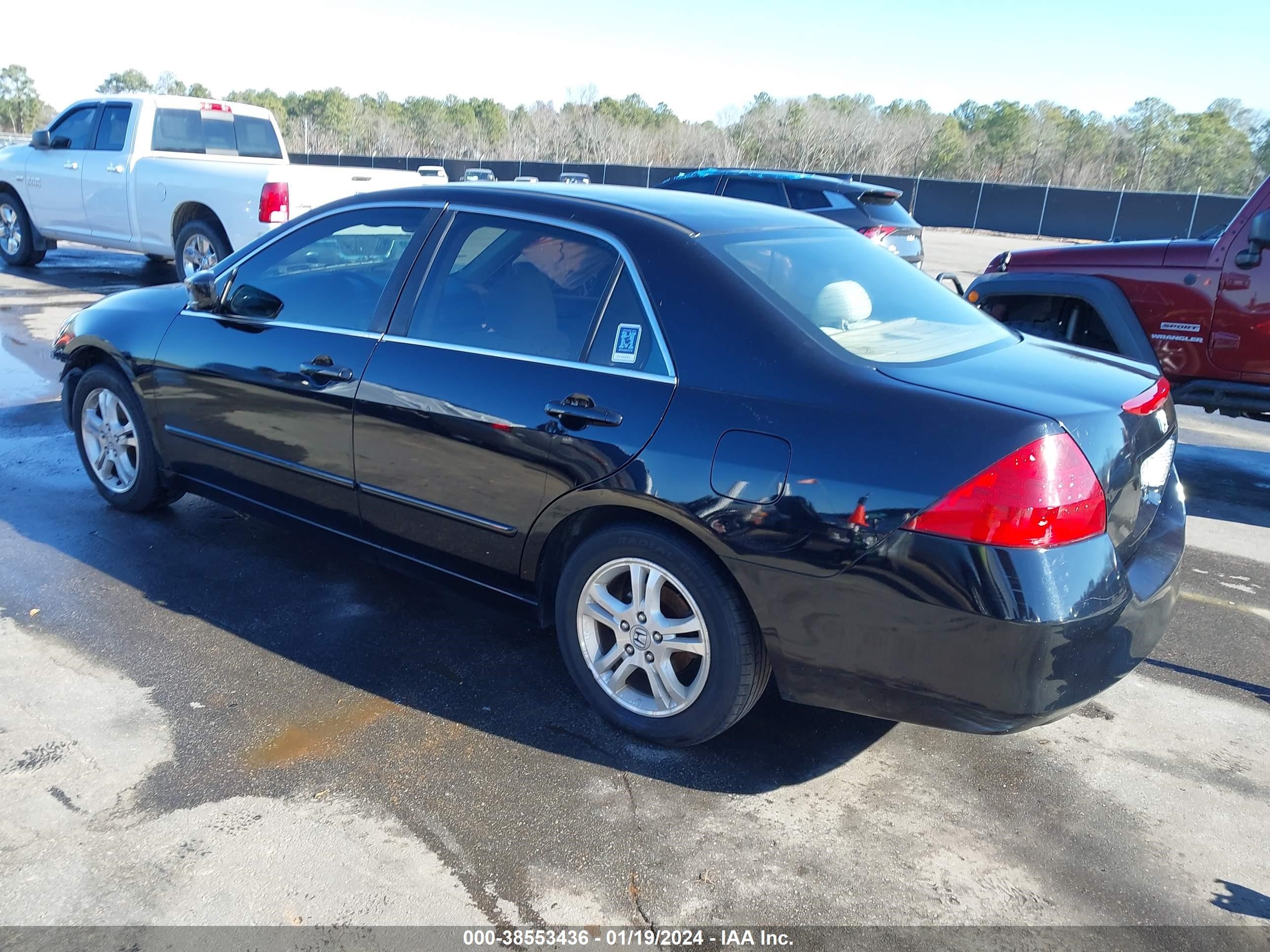 Photo 2 VIN: 1HGCM56366A074110 - HONDA ACCORD 