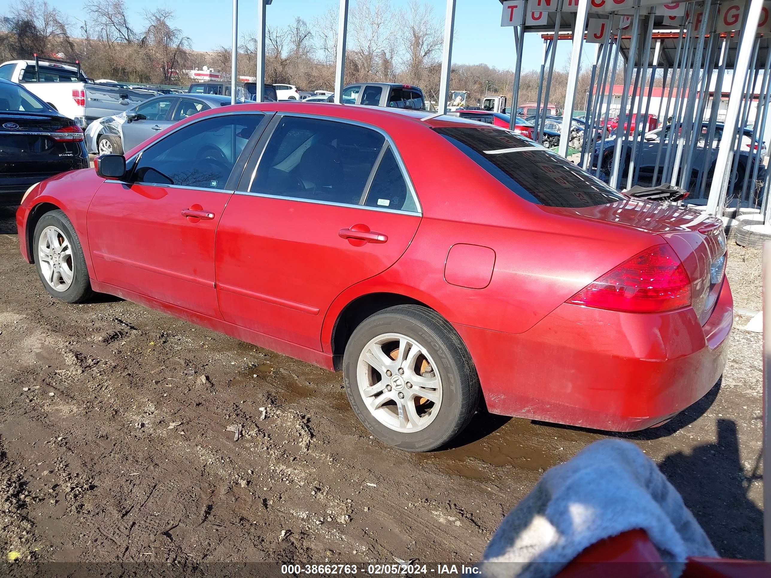 Photo 2 VIN: 1HGCM56367A022963 - HONDA ACCORD 