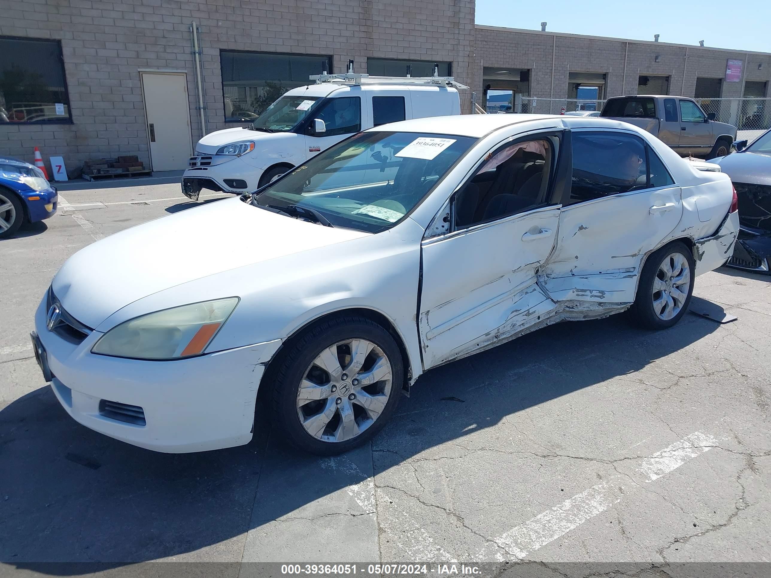 Photo 1 VIN: 1HGCM56376A056201 - HONDA ACCORD 