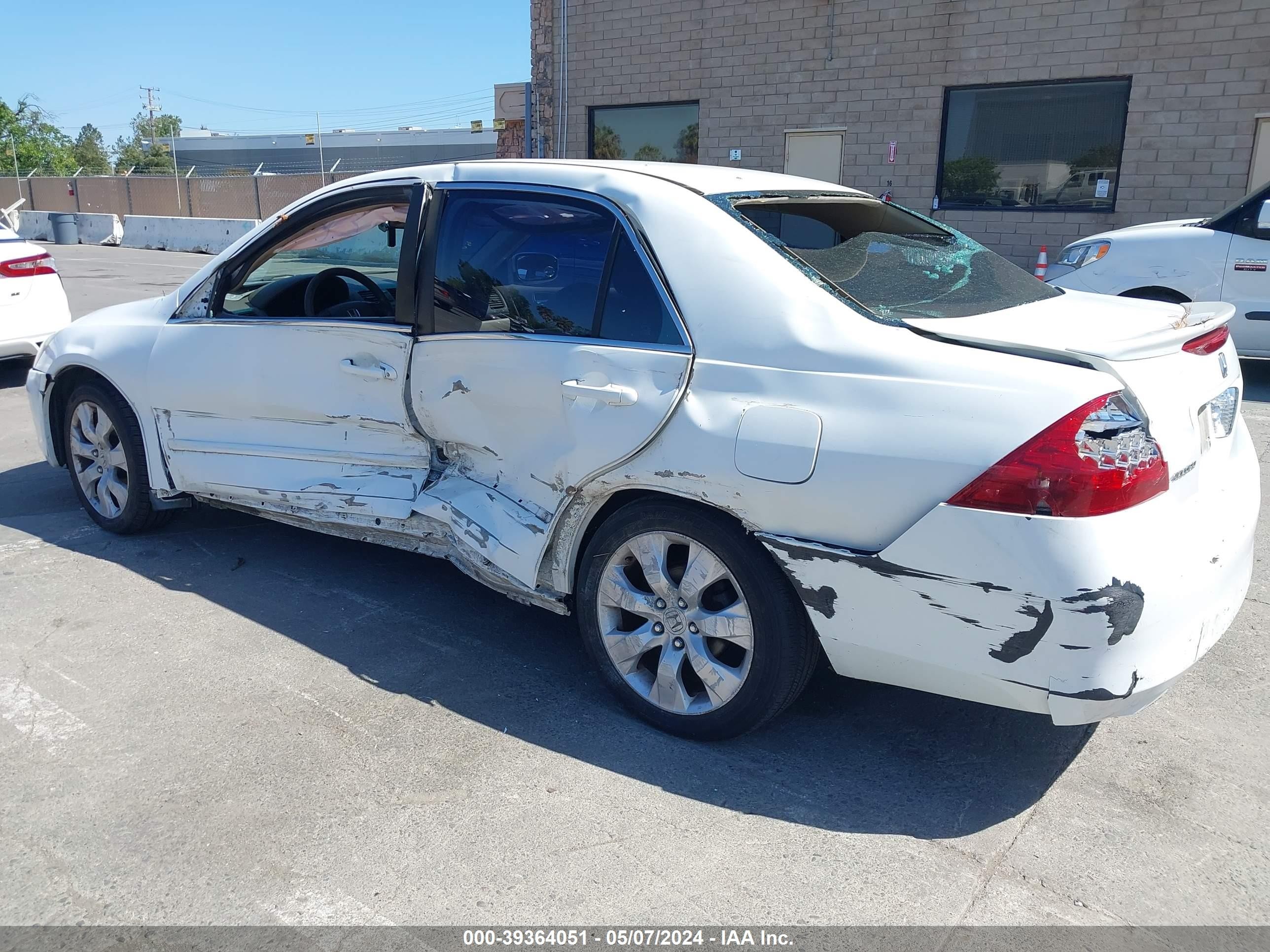 Photo 2 VIN: 1HGCM56376A056201 - HONDA ACCORD 