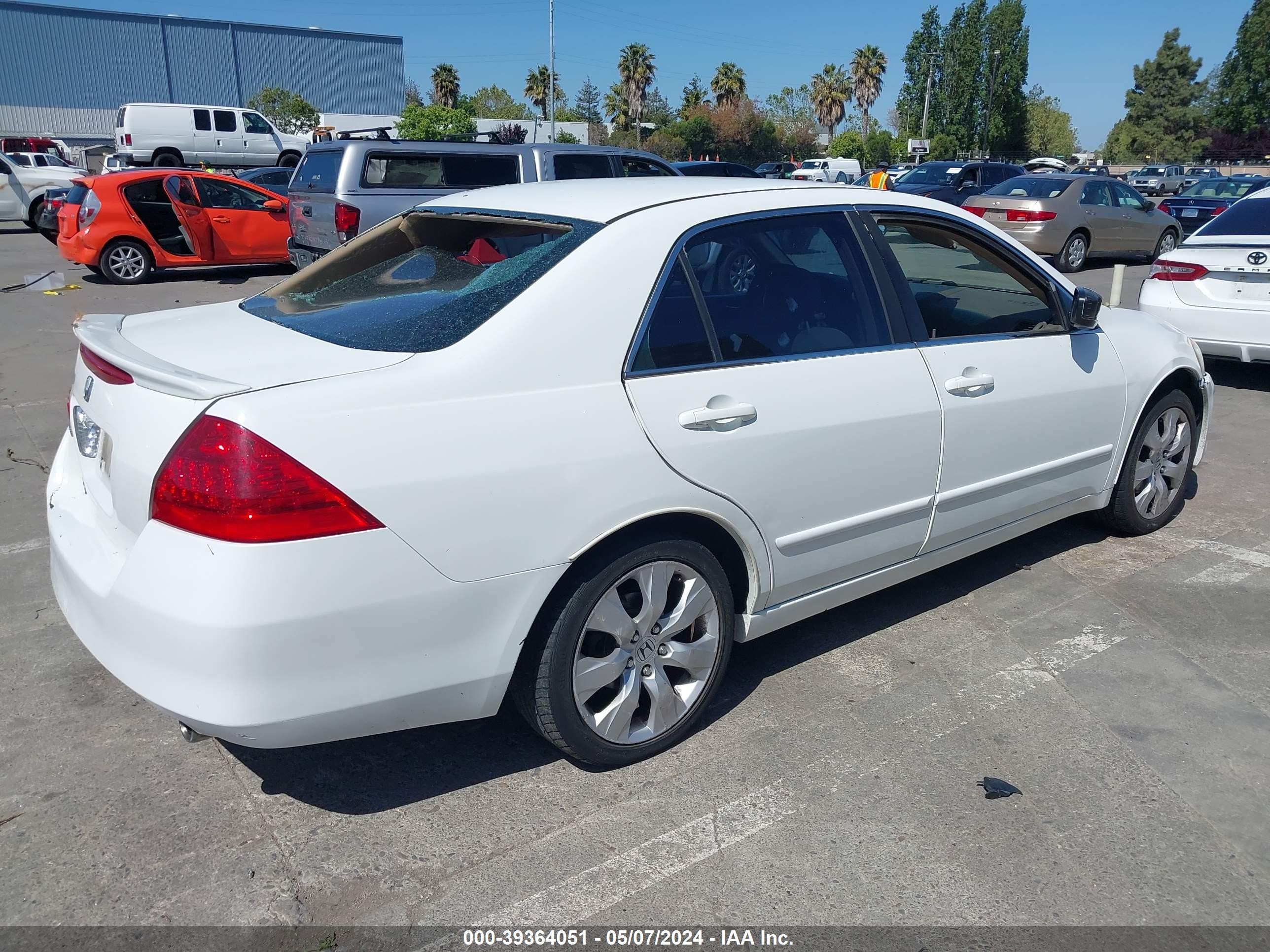 Photo 3 VIN: 1HGCM56376A056201 - HONDA ACCORD 