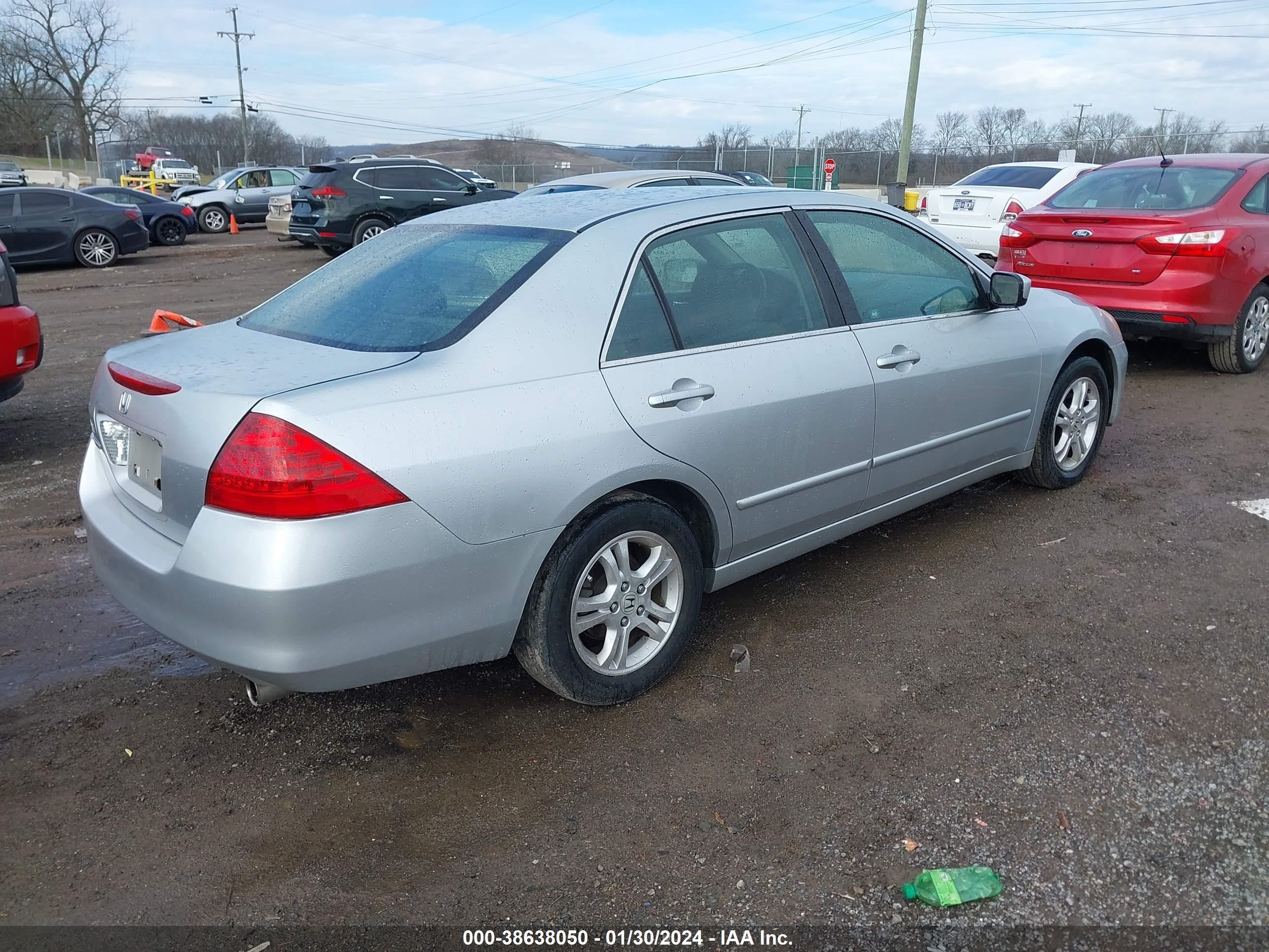 Photo 3 VIN: 1HGCM56376A136016 - HONDA ACCORD 