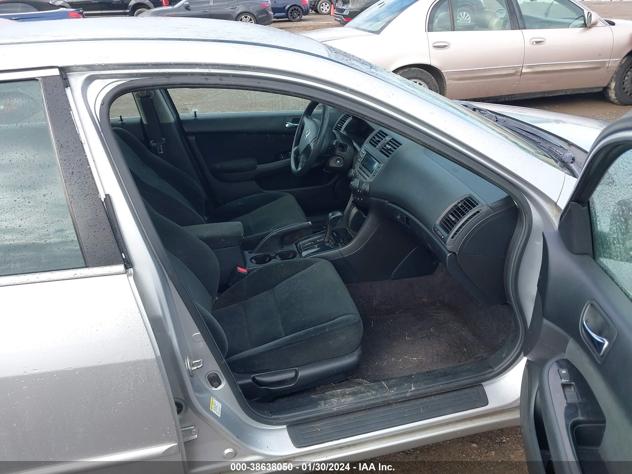 Photo 4 VIN: 1HGCM56376A136016 - HONDA ACCORD 