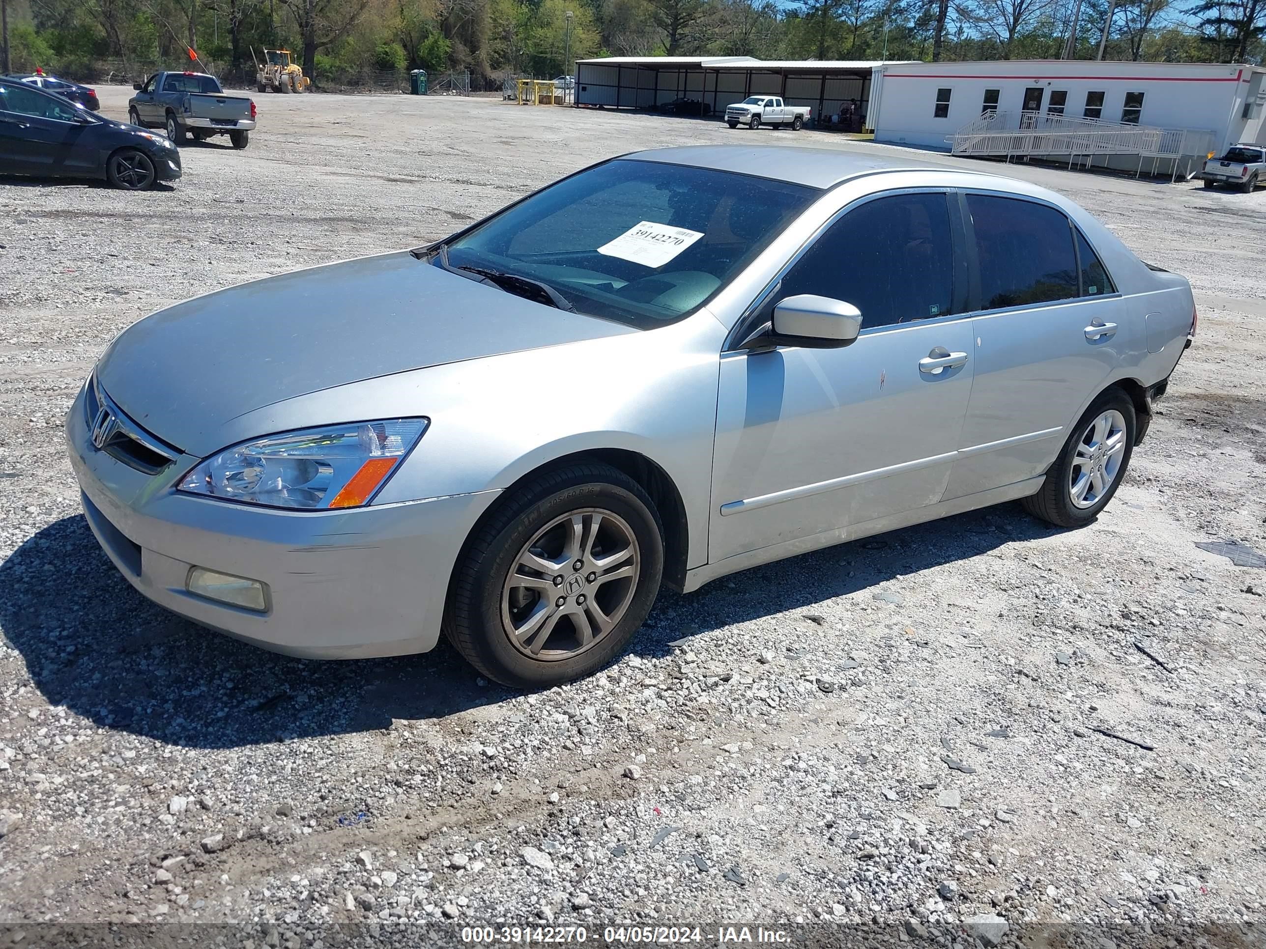 Photo 1 VIN: 1HGCM56376A137344 - HONDA ACCORD 