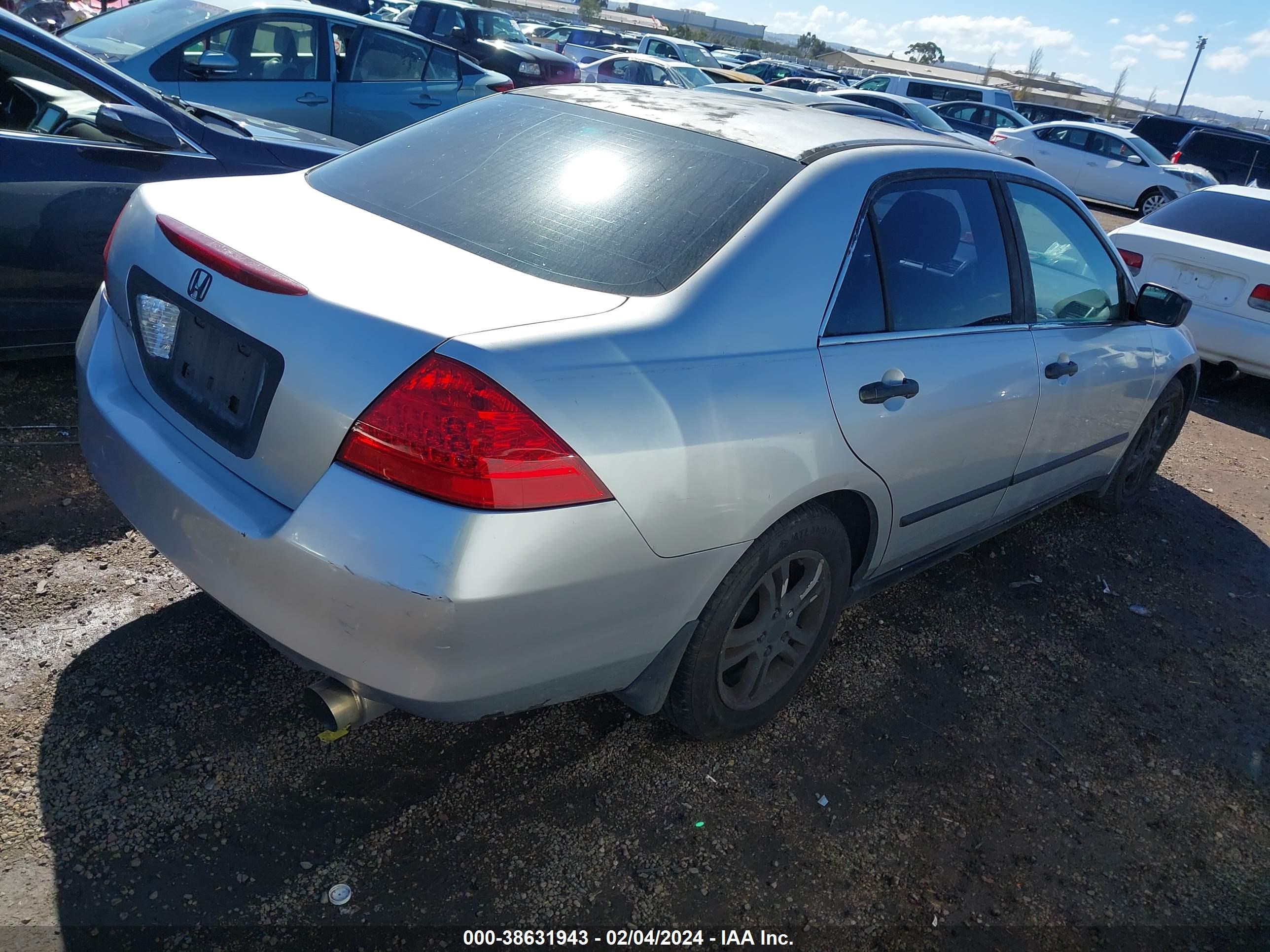 Photo 3 VIN: 1HGCM56377A111585 - HONDA ACCORD 