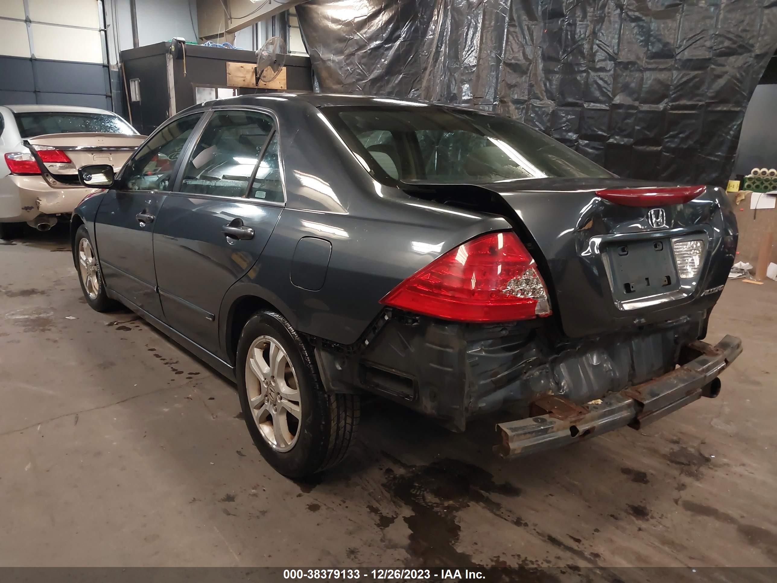 Photo 2 VIN: 1HGCM56377A139905 - HONDA ACCORD 