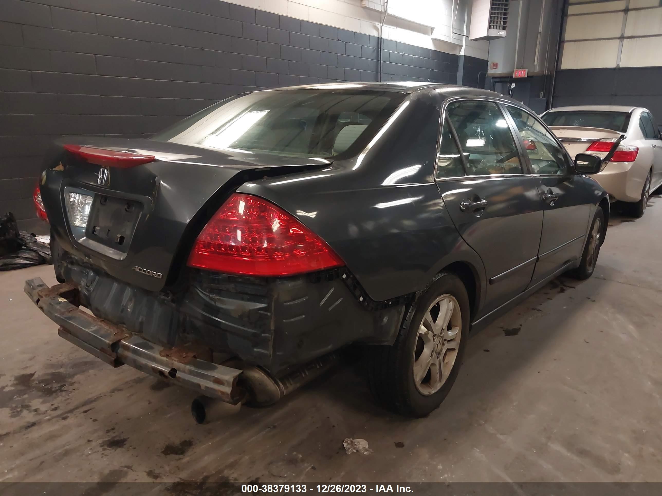 Photo 3 VIN: 1HGCM56377A139905 - HONDA ACCORD 