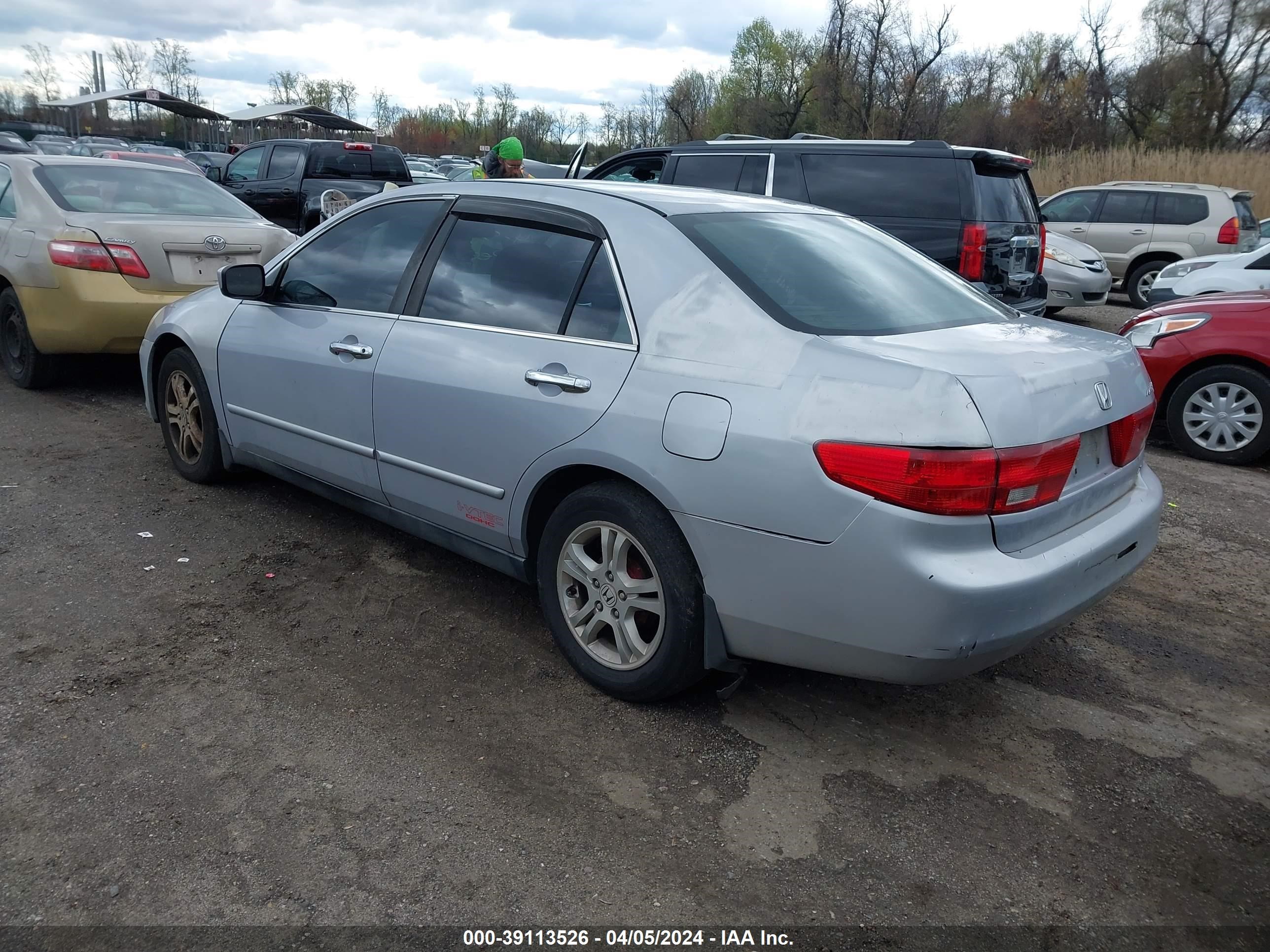 Photo 2 VIN: 1HGCM56384A142310 - HONDA ACCORD 