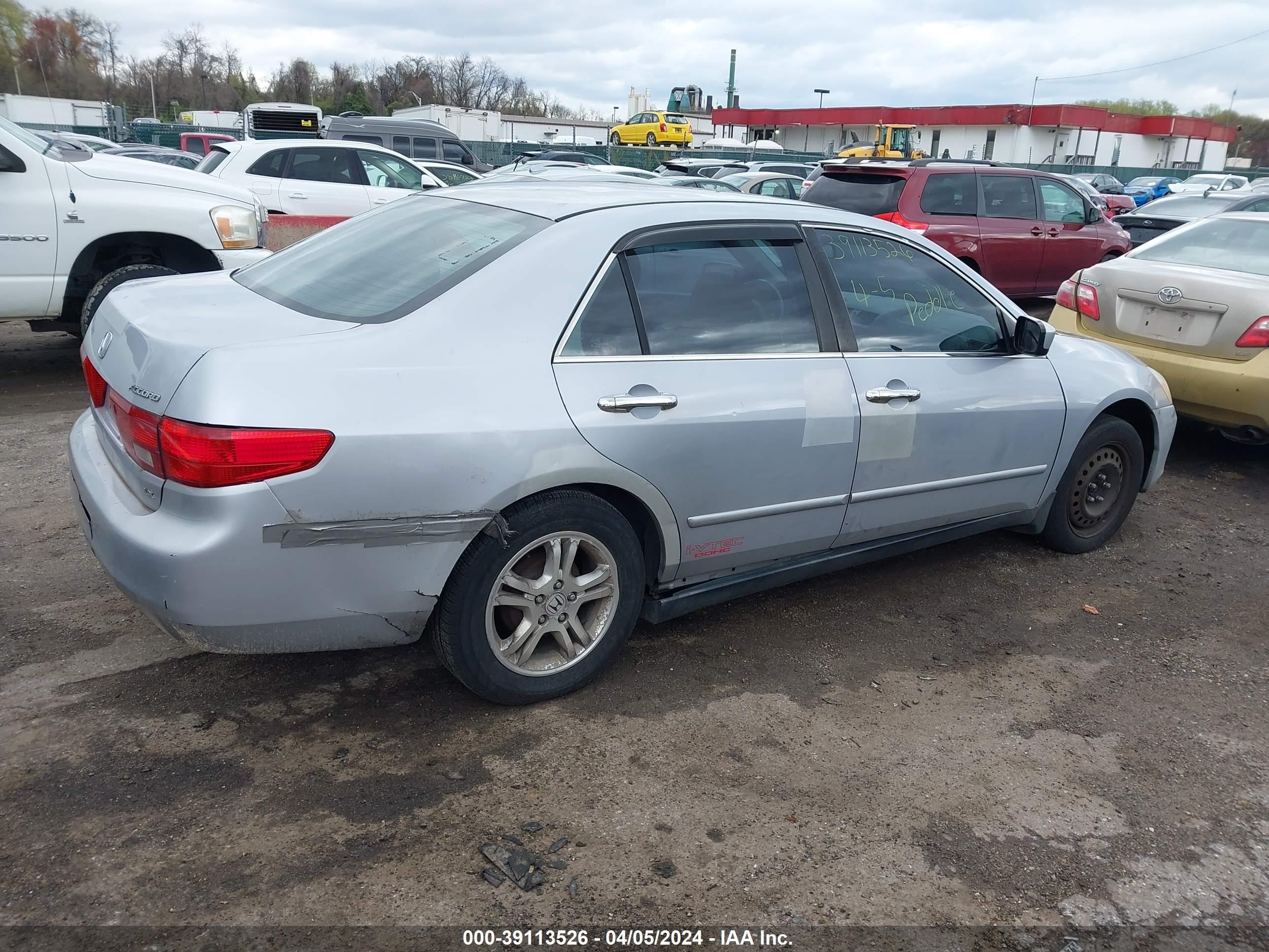 Photo 3 VIN: 1HGCM56384A142310 - HONDA ACCORD 