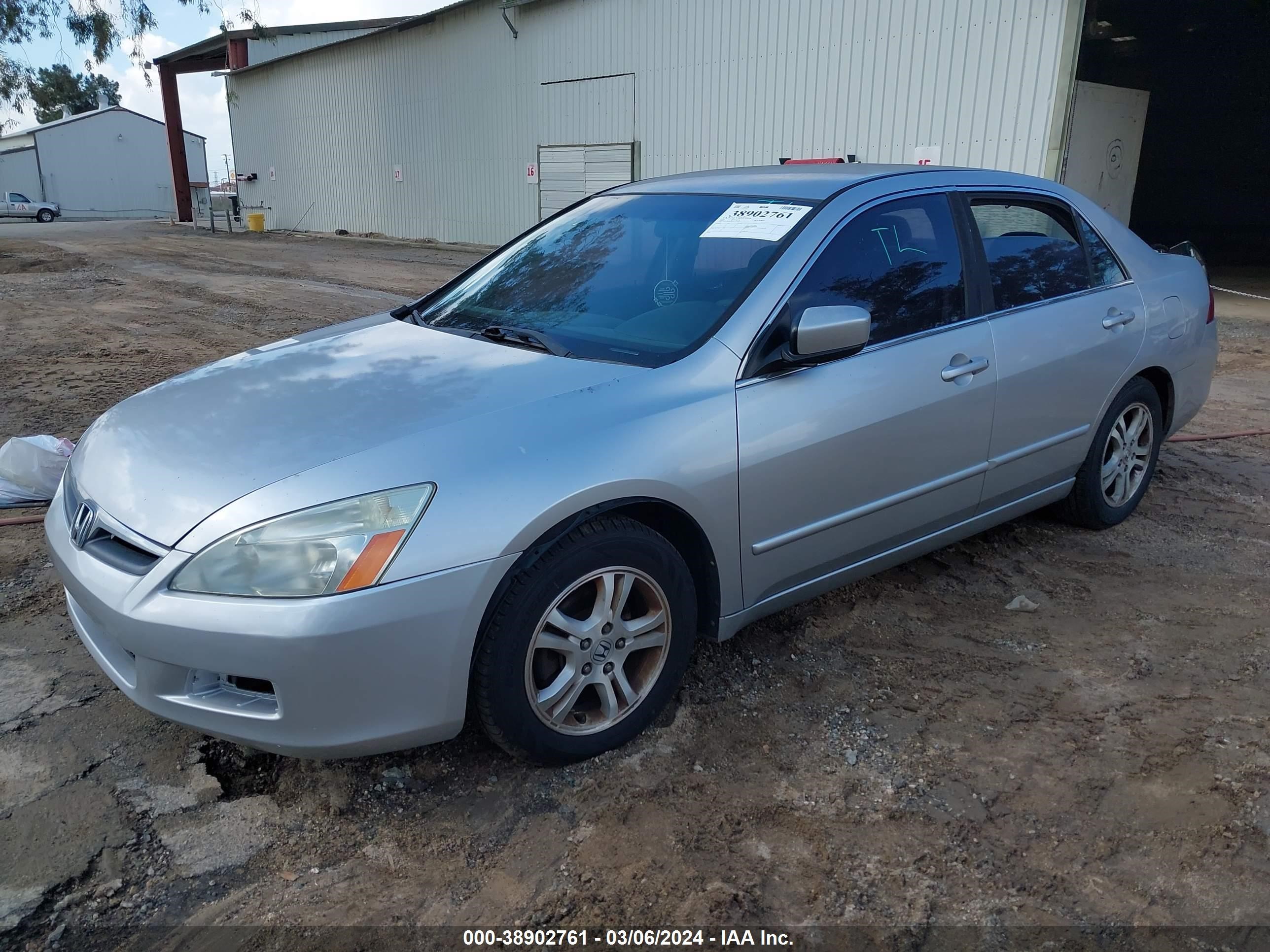 Photo 1 VIN: 1HGCM56386A161572 - HONDA ACCORD 