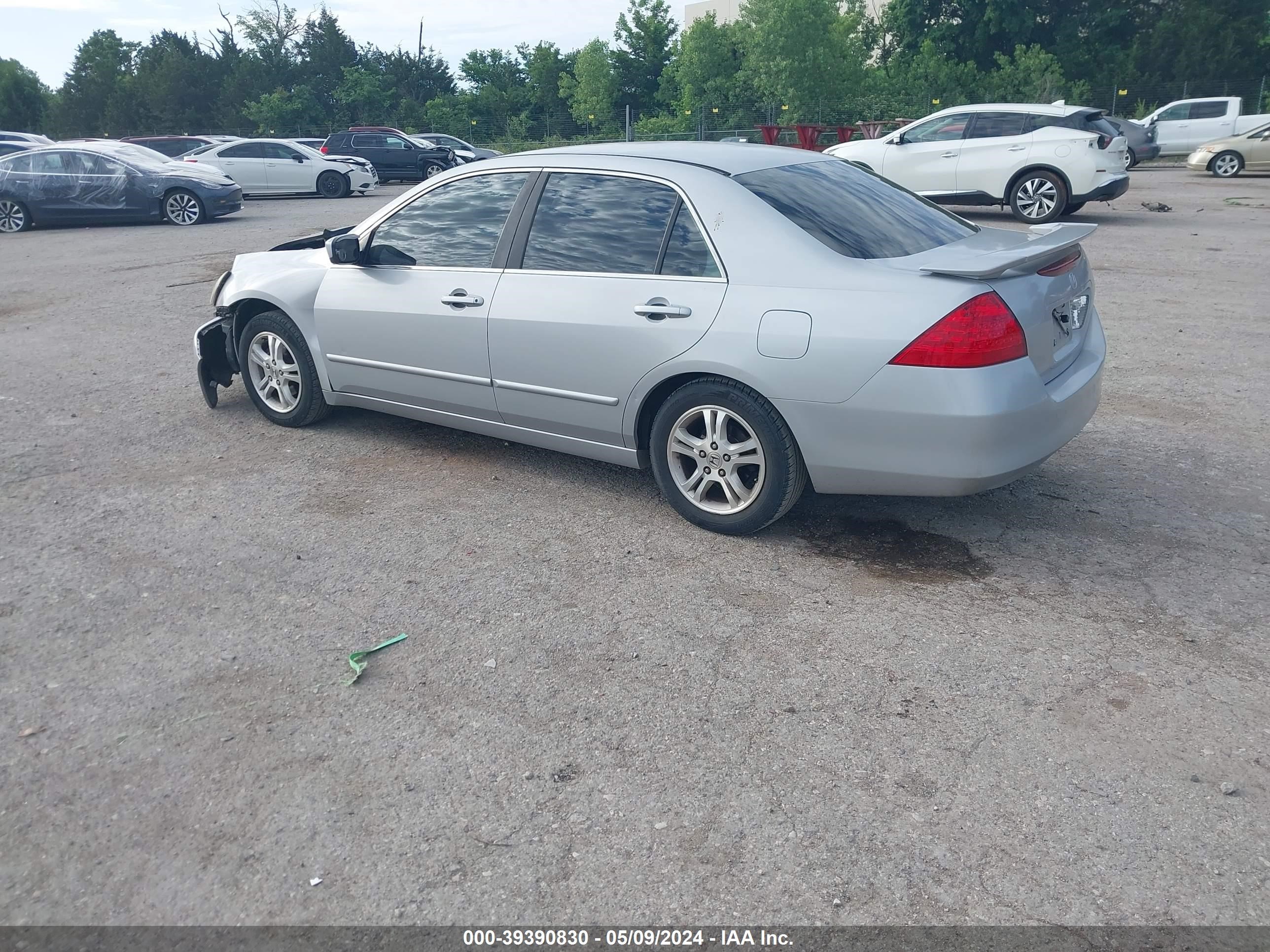 Photo 2 VIN: 1HGCM56387A119078 - HONDA ACCORD 