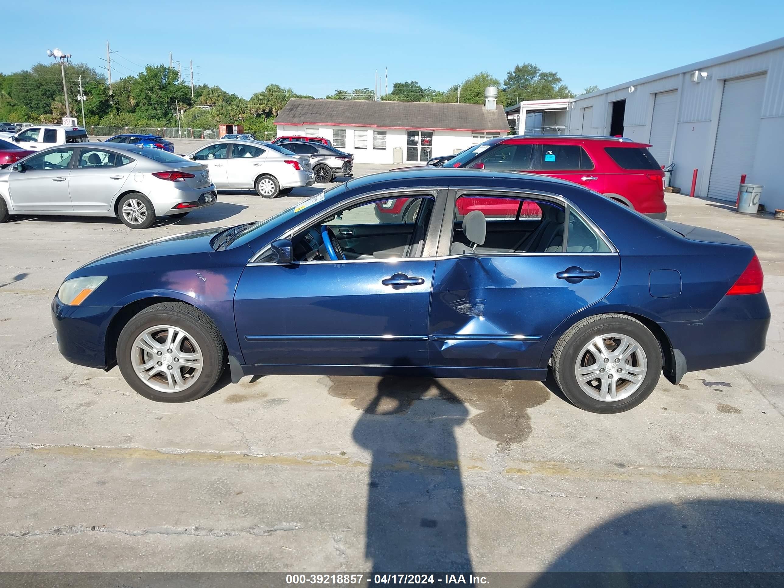 Photo 13 VIN: 1HGCM56387A199725 - HONDA ACCORD 