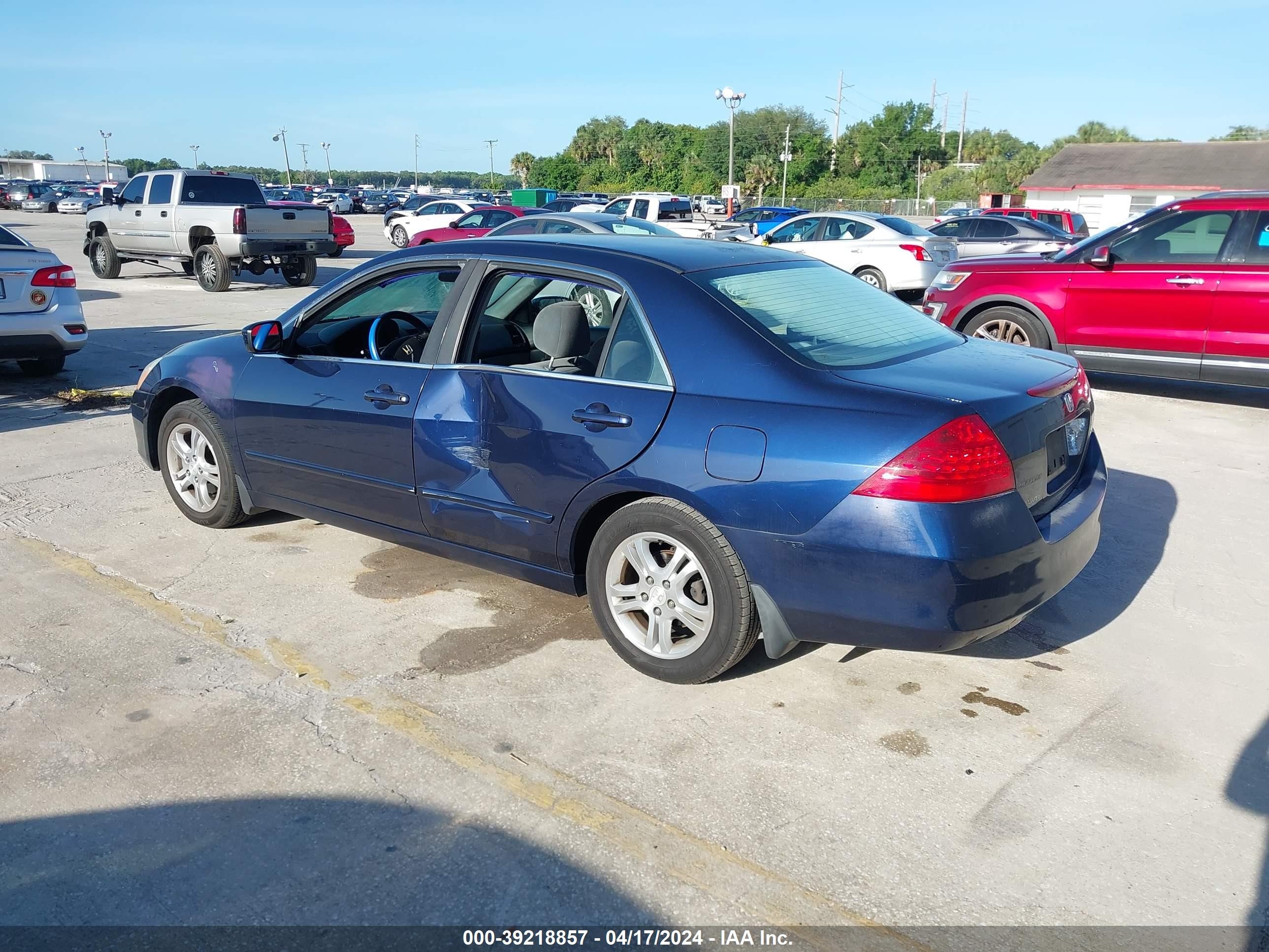 Photo 2 VIN: 1HGCM56387A199725 - HONDA ACCORD 