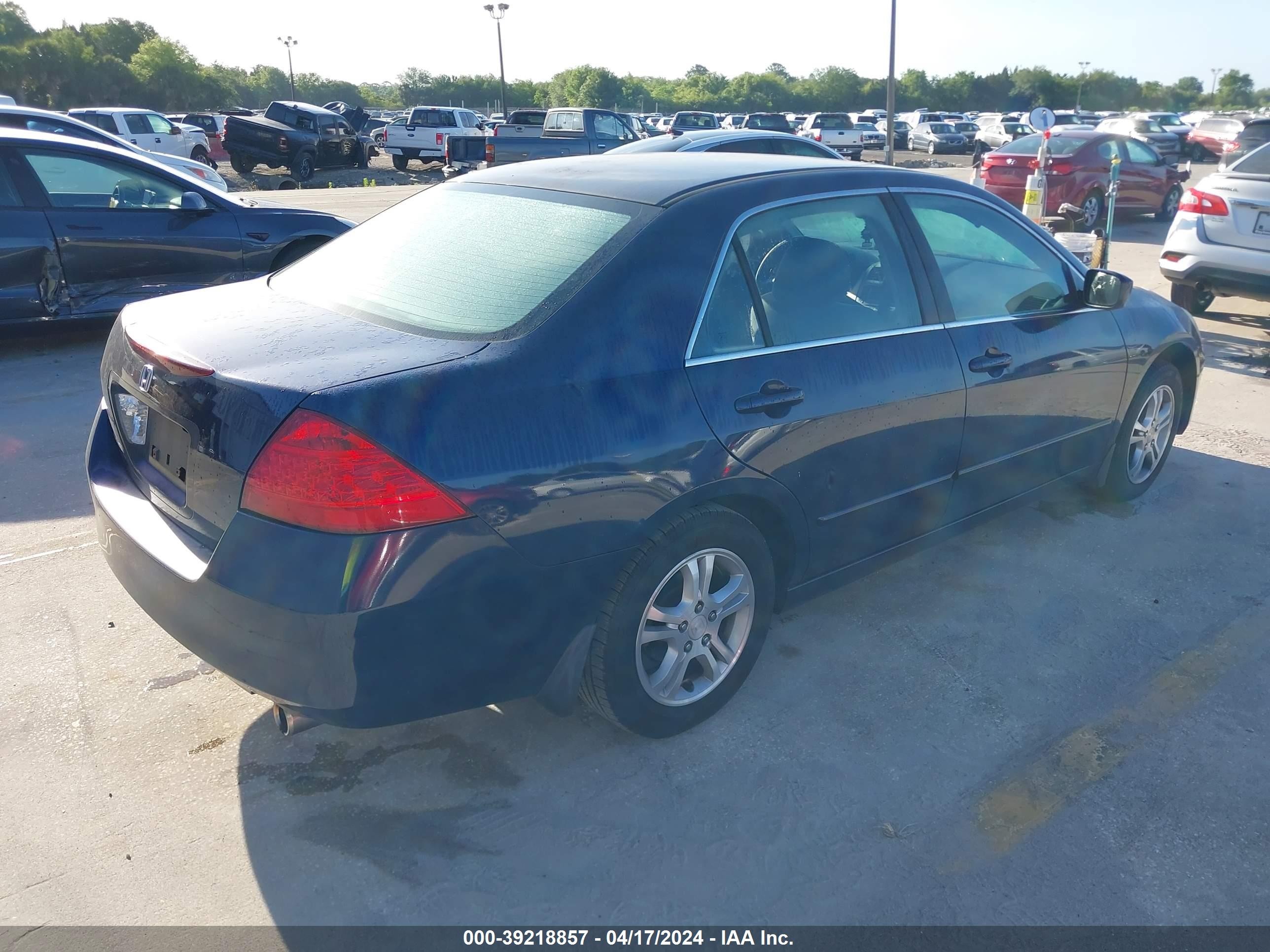 Photo 3 VIN: 1HGCM56387A199725 - HONDA ACCORD 