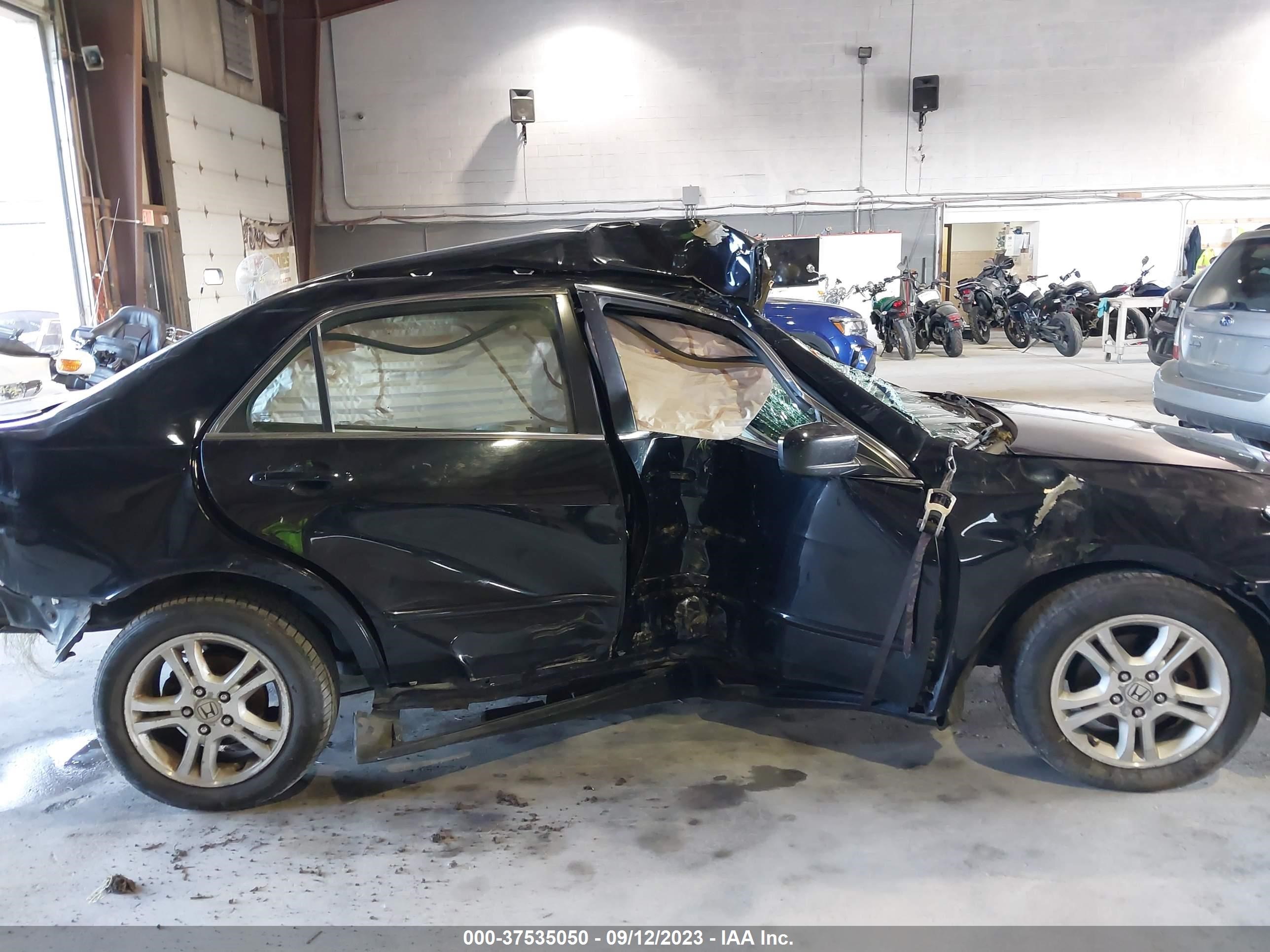 Photo 12 VIN: 1HGCM56387A215017 - HONDA ACCORD 